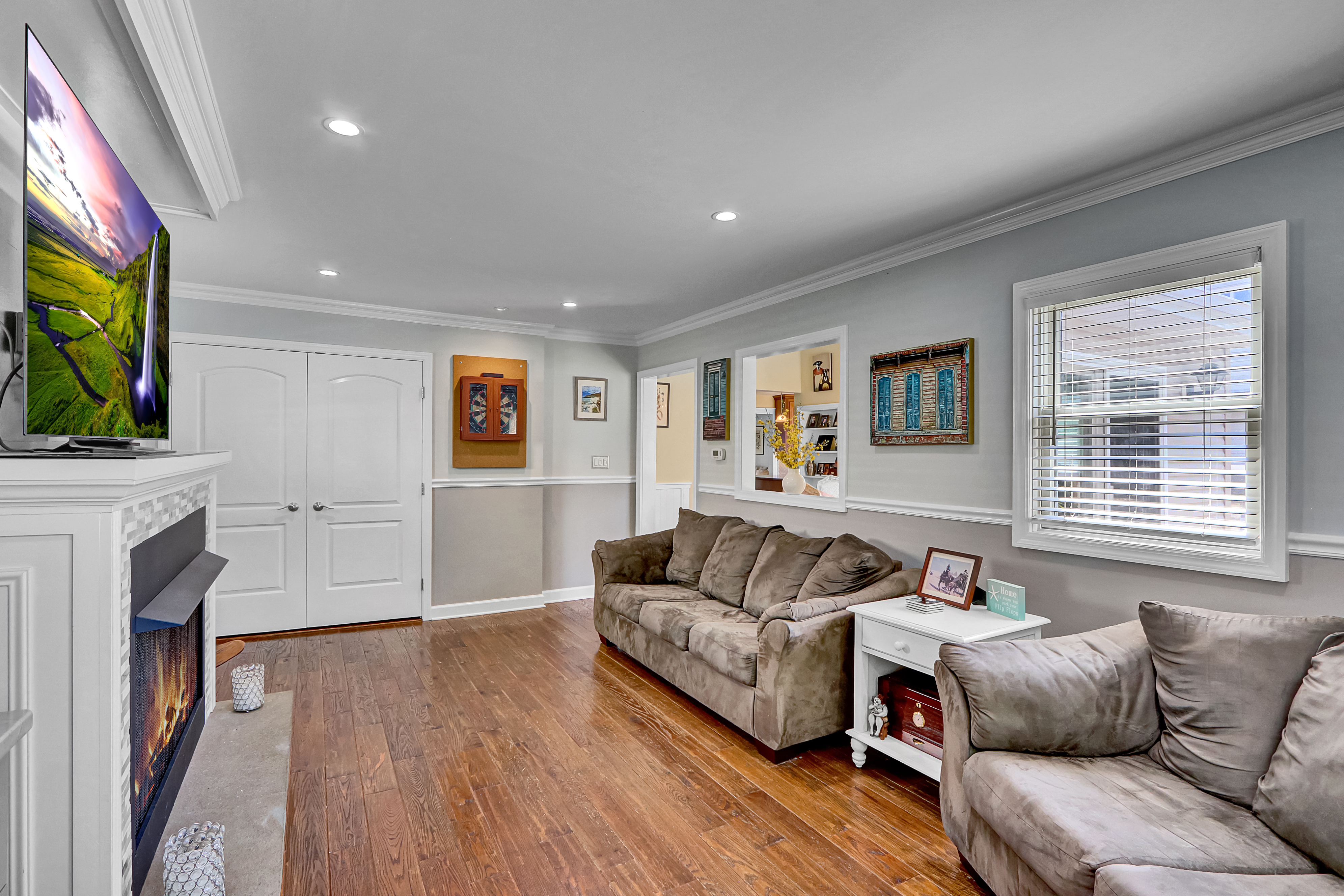 Babylon, New York, 11702, United States, 4 Bedrooms Bedrooms, ,2 BathroomsBathrooms,Residential,For Sale,1921304
