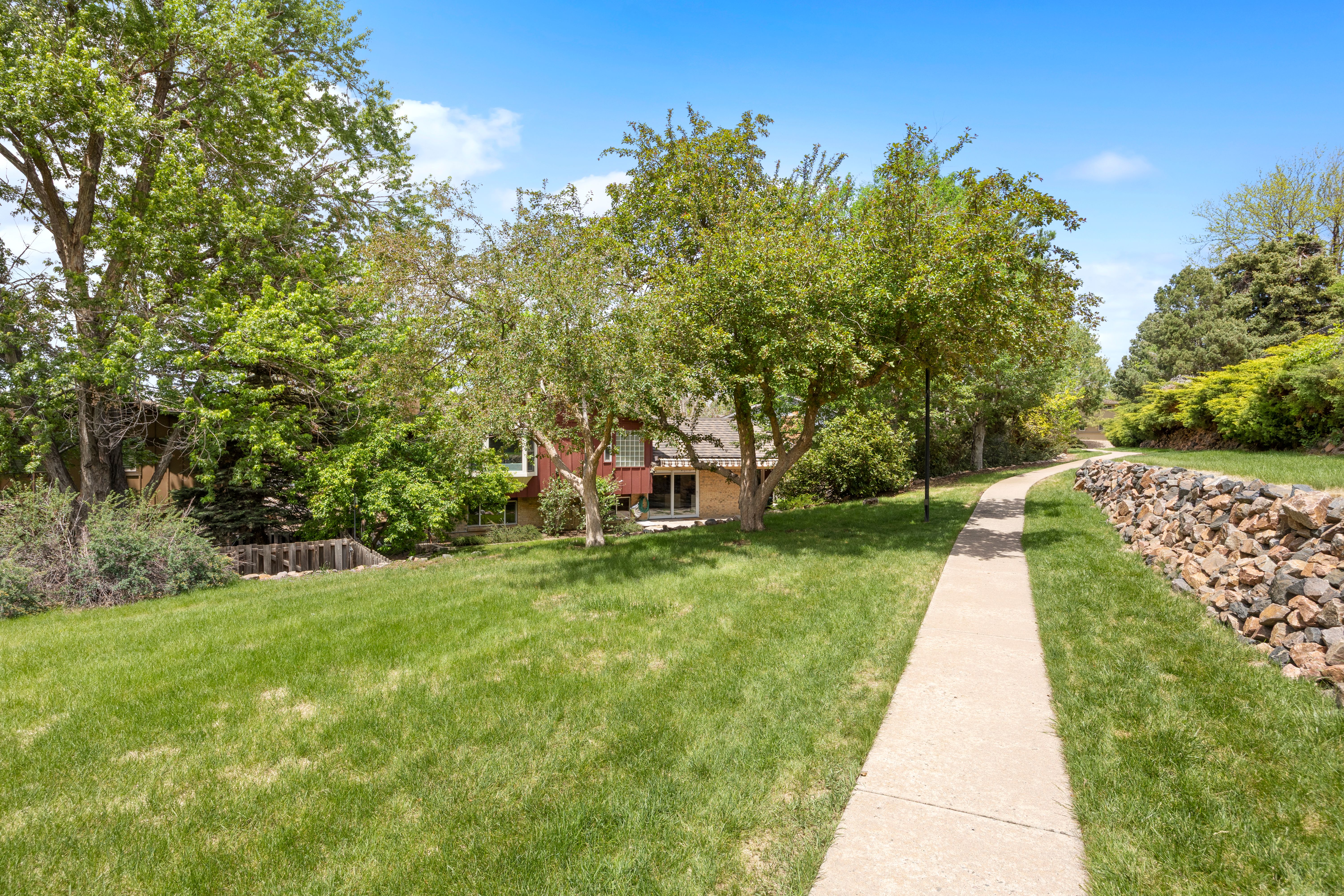  Beautifully Updated Home On Cul-De-Sac In Desirable Heritage Place Neighborhood - 物件實景