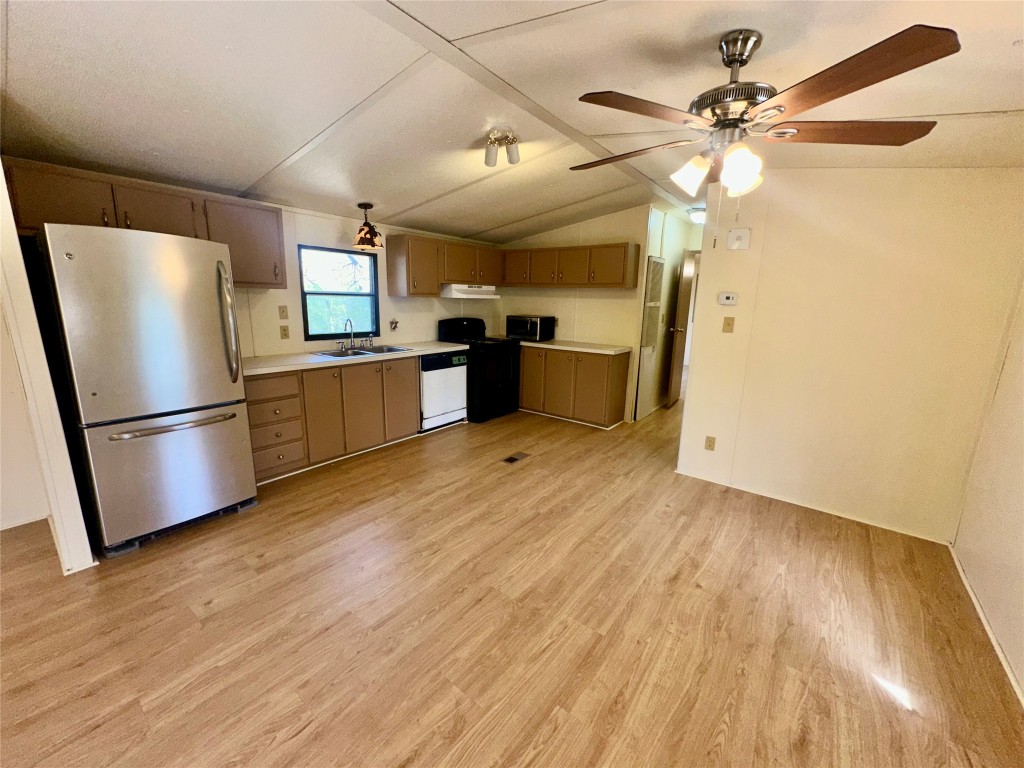 Lexington, Texas, 78947, United States, 3 Bedrooms Bedrooms, ,2 BathroomsBathrooms,Residential,For Sale,1804611