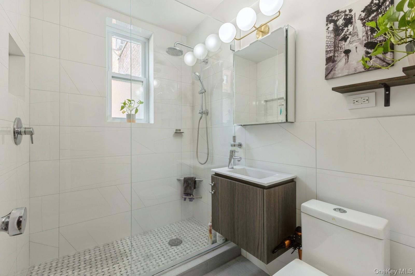 Forest Hills, New York, 11375, United States, 2 Bedrooms Bedrooms, ,2 BathroomsBathrooms,Residential,For Sale,1967778