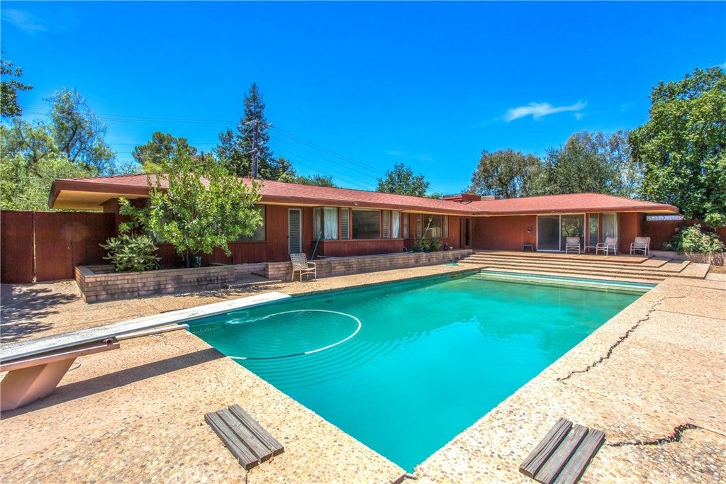 Redlands, California, 92373, United States, 4 Bedrooms Bedrooms, ,1 BathroomBathrooms,Residential,For Sale,1899993