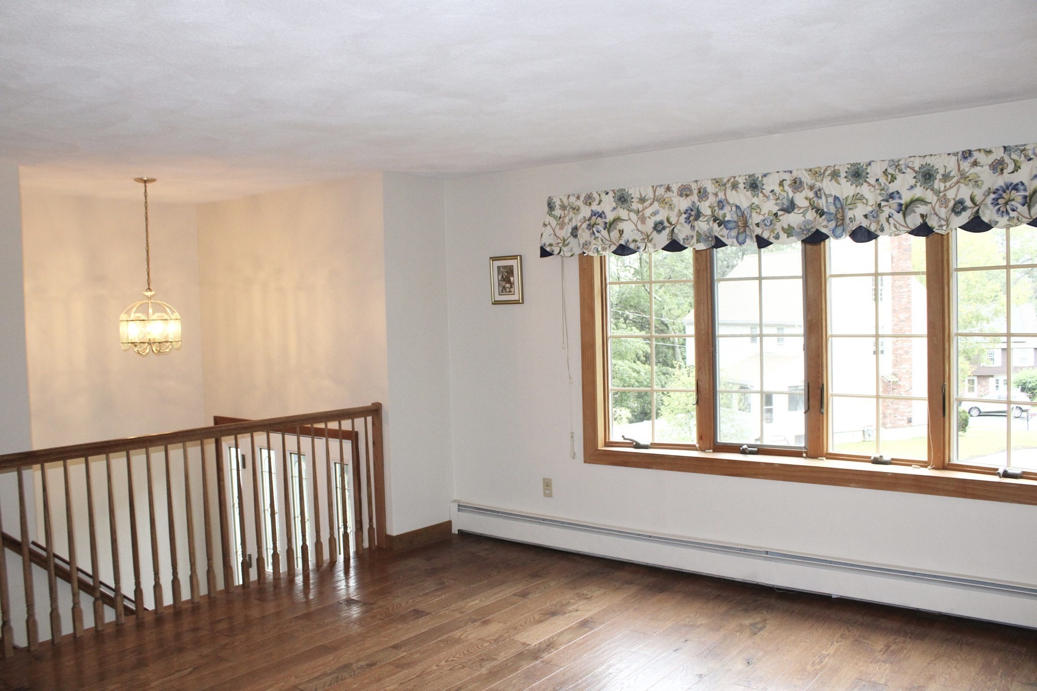 Woburn, Massachusetts, 01801, United States, 4 Bedrooms Bedrooms, ,2 BathroomsBathrooms,Residential,For Sale,1979204