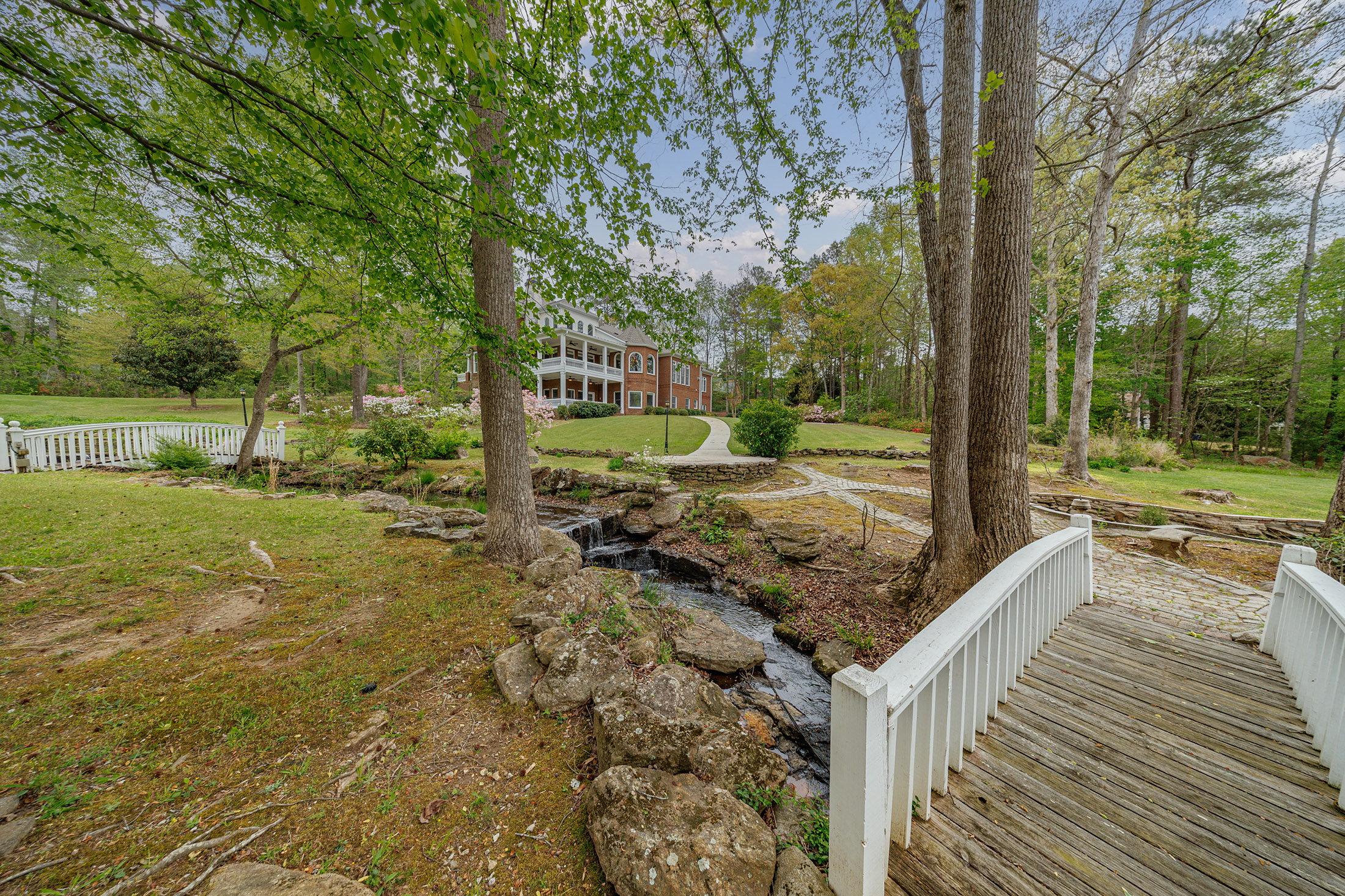  A Rare Opportunity to Own a Developer-Designed Lakefront Estate - 物件實景