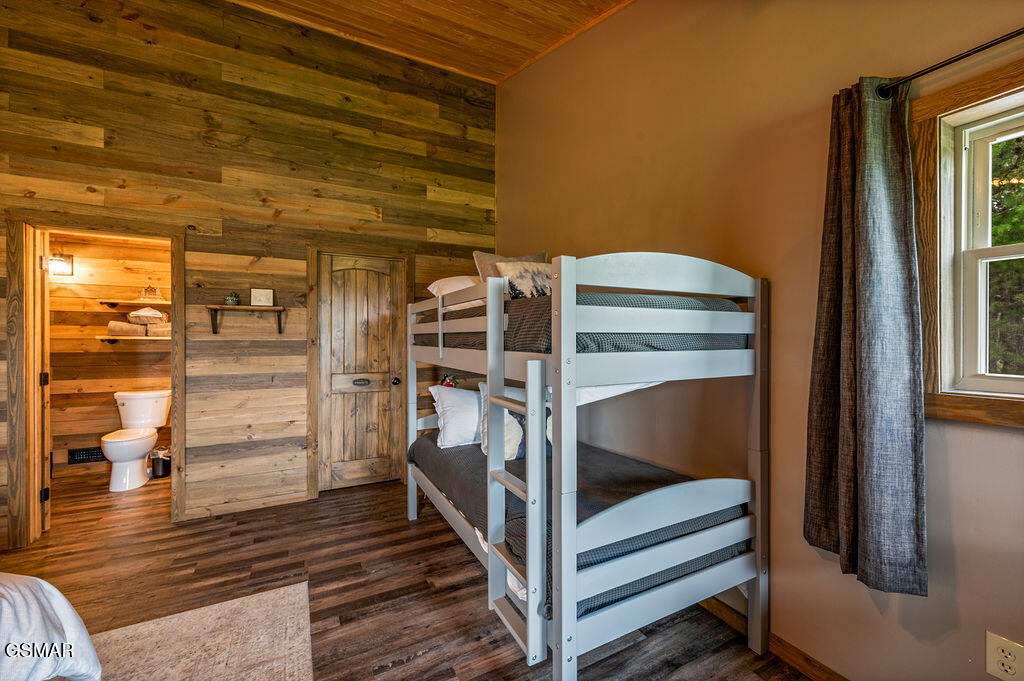 Sevierville, Tennessee, 37876, United States, 4 Bedrooms Bedrooms, ,6 BathroomsBathrooms,Residential,For Sale,2008845