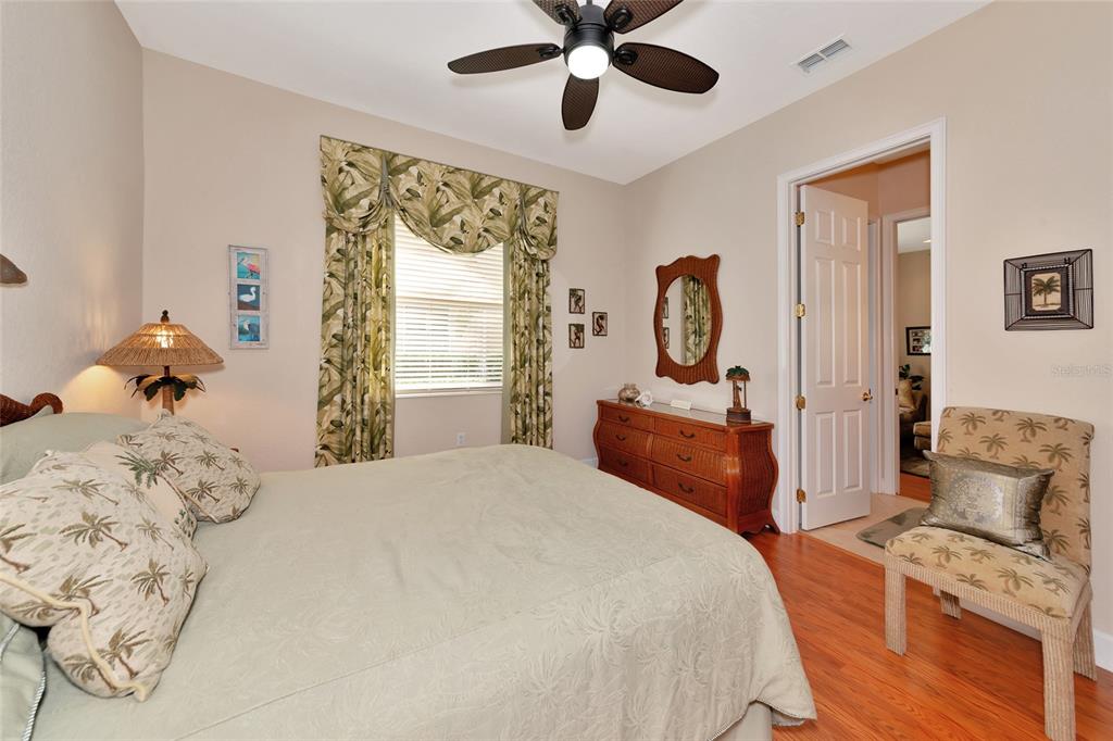 Bradenton, Florida, 34212, United States, 3 Bedrooms Bedrooms, ,3 BathroomsBathrooms,Residential,For Sale,1989547