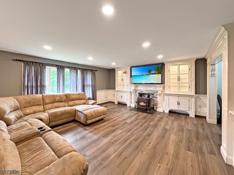 Franklin Twp., New Jersey, 07882, United States, 5 Bedrooms Bedrooms, ,3 BathroomsBathrooms,Residential,For Sale,1901717