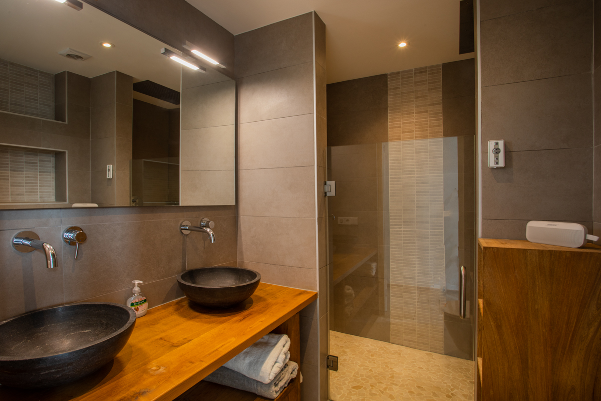 Jan Sofat, CW, 2 Bedrooms Bedrooms, ,2 BathroomsBathrooms,Residential,For Sale,1752587