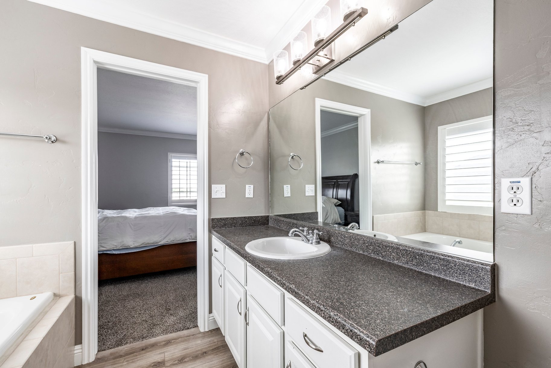  Fantastic Floor Plan in Great West Haven Location - 物件實景