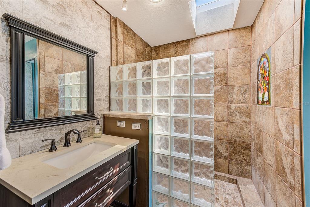 Largo, Florida, 33773, United States, 3 Bedrooms Bedrooms, ,2 BathroomsBathrooms,Residential,For Sale,1939430