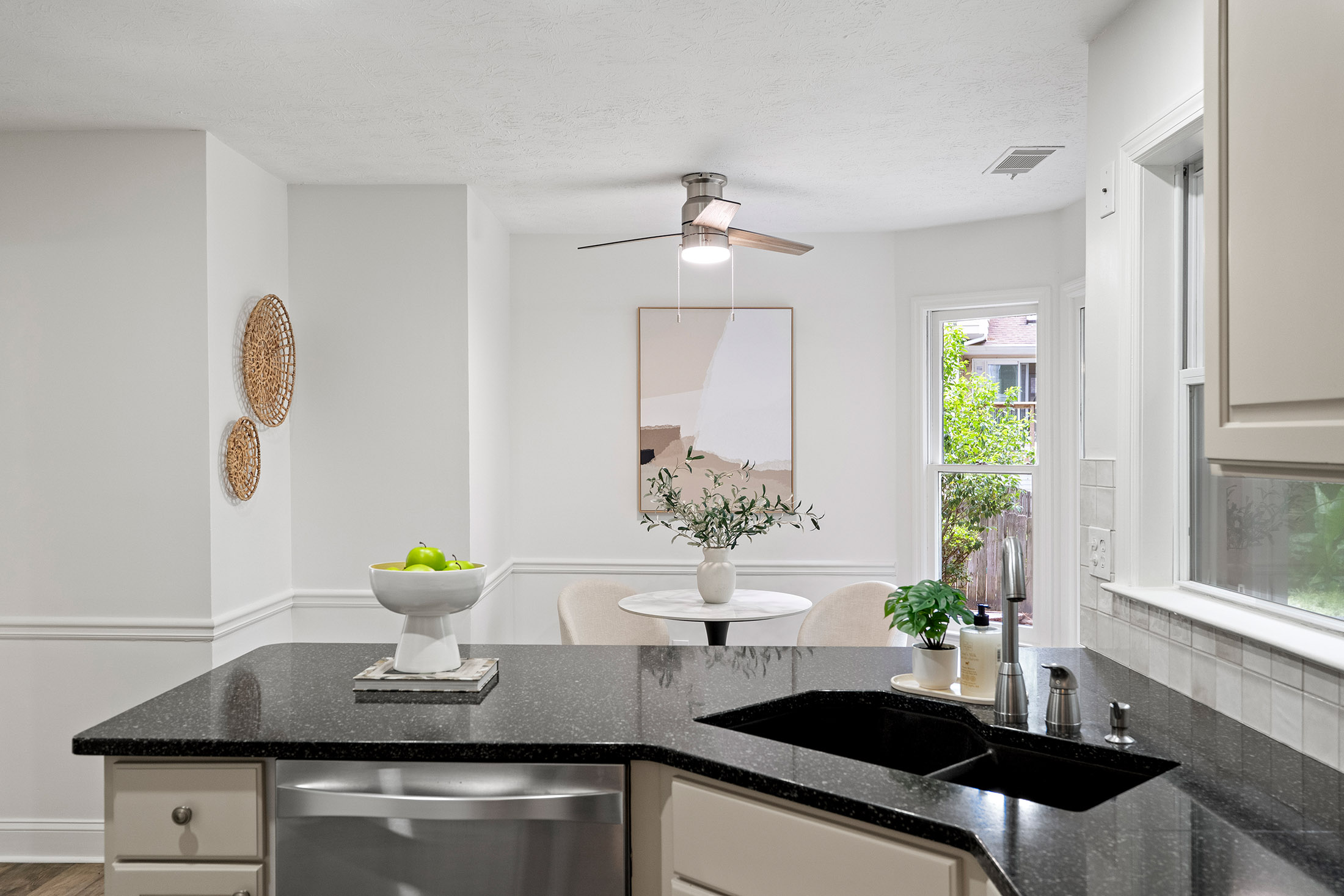  Exceptional Value in Mannings Ridge with Major Updates Throughout - 物件實景
