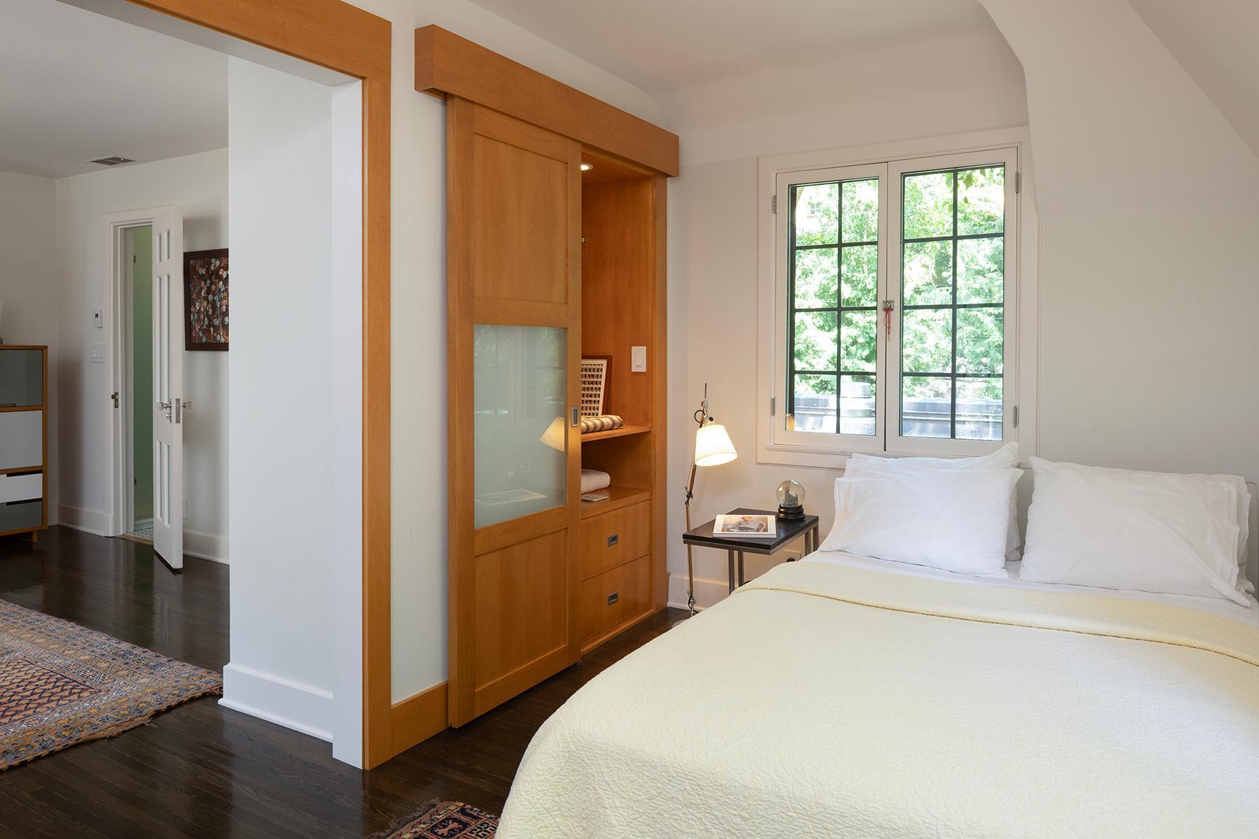 Minneapolis, Minnesota, 55416, United States, 4 Bedrooms Bedrooms, ,4 BathroomsBathrooms,Residential,For Sale,1901324