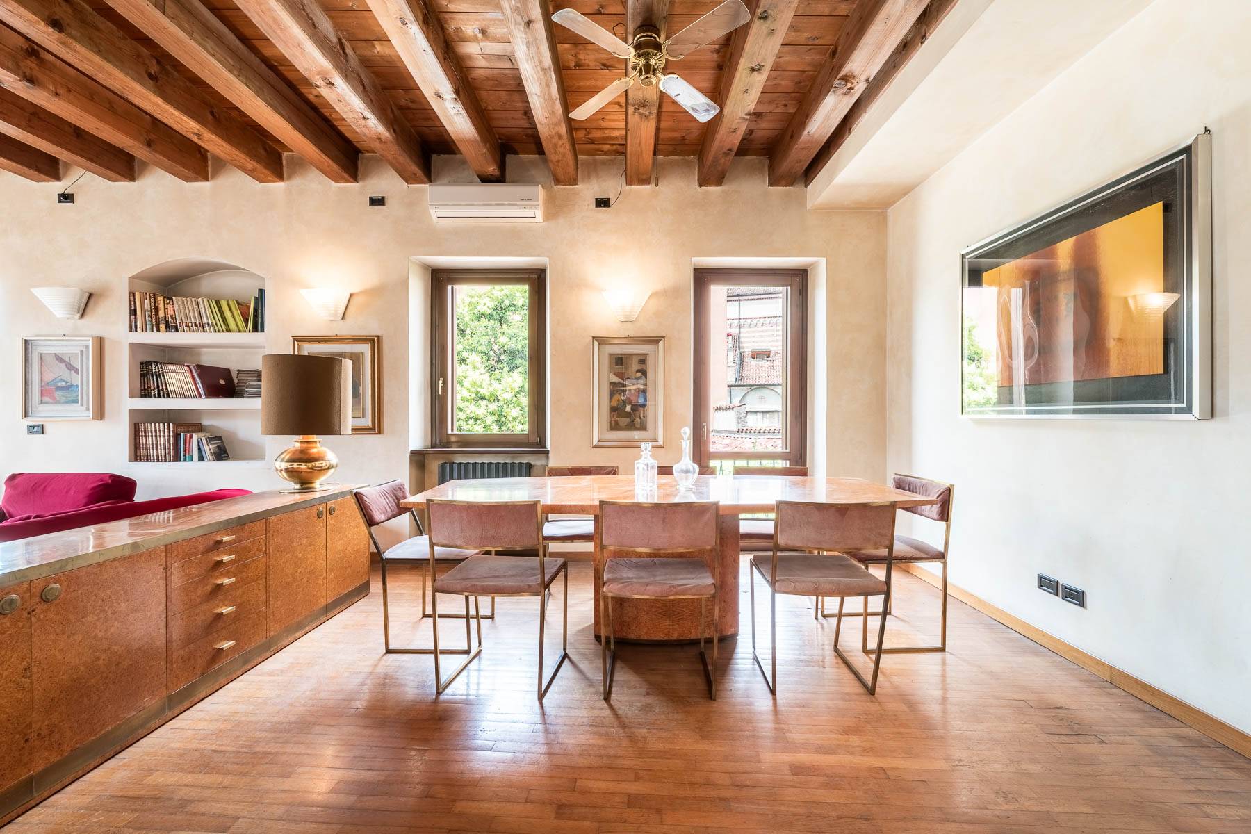Bright penthouse with terrace a few steps from the center 