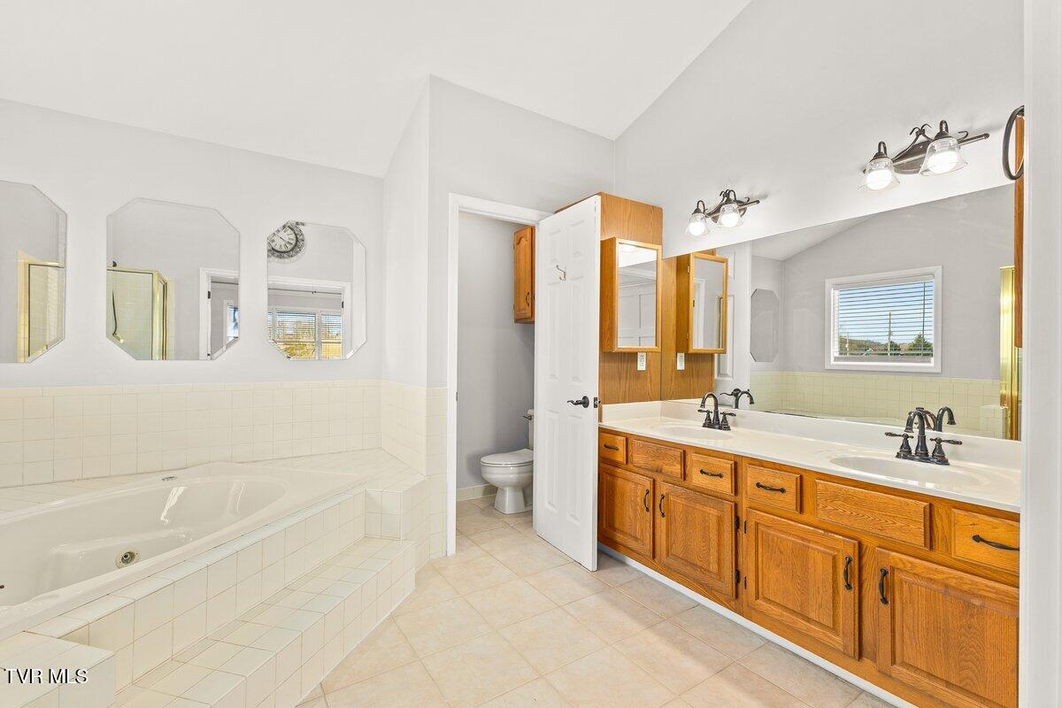 Gray, Tennessee, 37615, United States, 4 Bedrooms Bedrooms, ,3 BathroomsBathrooms,Residential,For Sale,1979136