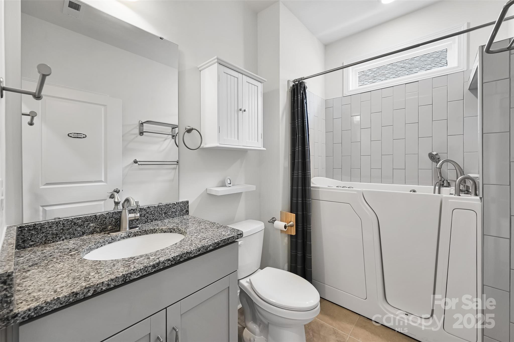 Hendersonville, North Carolina, 28792, United States, 3 Bedrooms Bedrooms, ,3 BathroomsBathrooms,Residential,For Sale,1927373