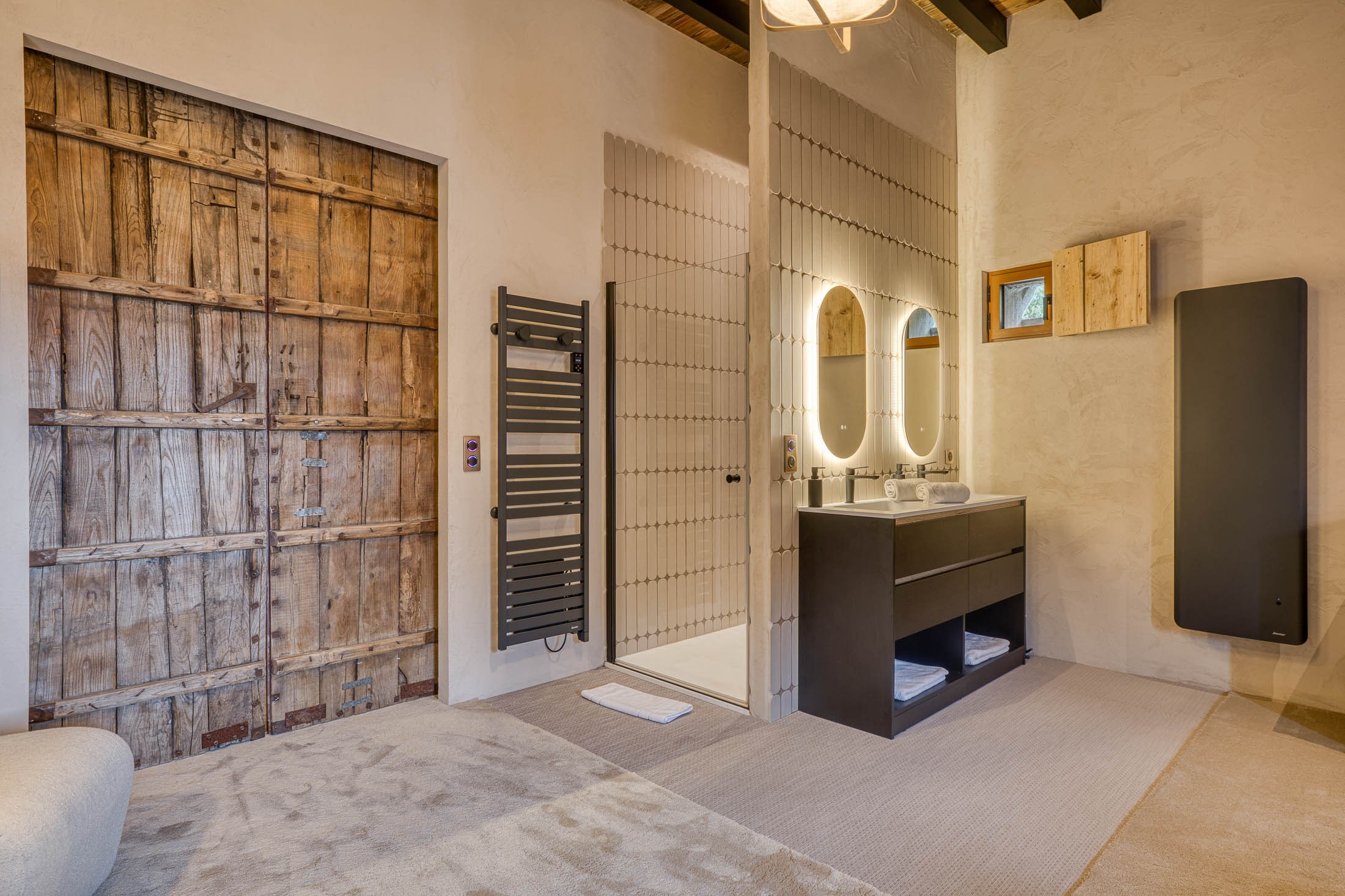  Fully renovated farmhouse just a stone