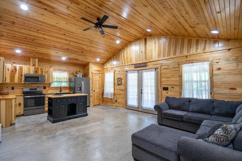 LaGrange, Georgia, 30240, United States, 2 Bedrooms Bedrooms, ,2 BathroomsBathrooms,Residential,For Sale,1865221