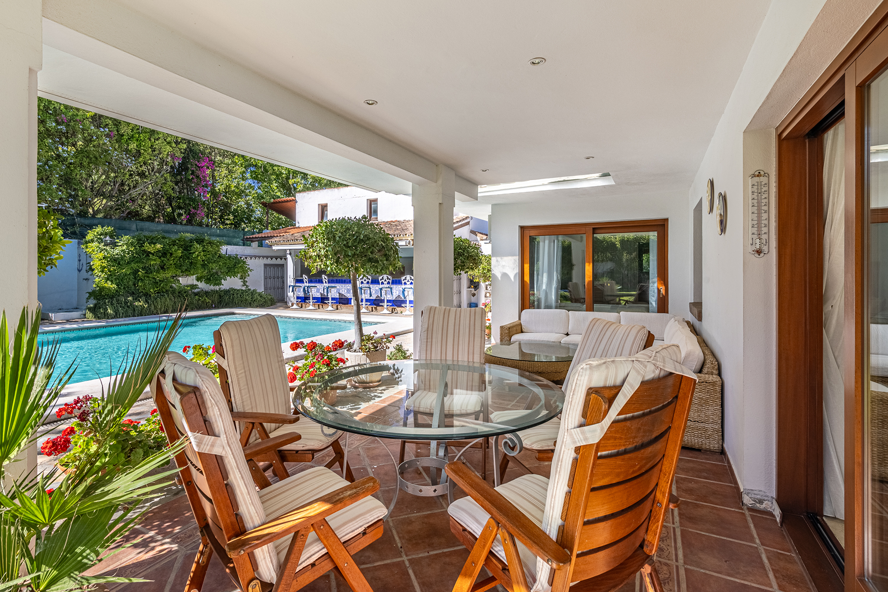  Beachside villa for refurbishment with expansive gardens on the New Golden Mile - 物件實景