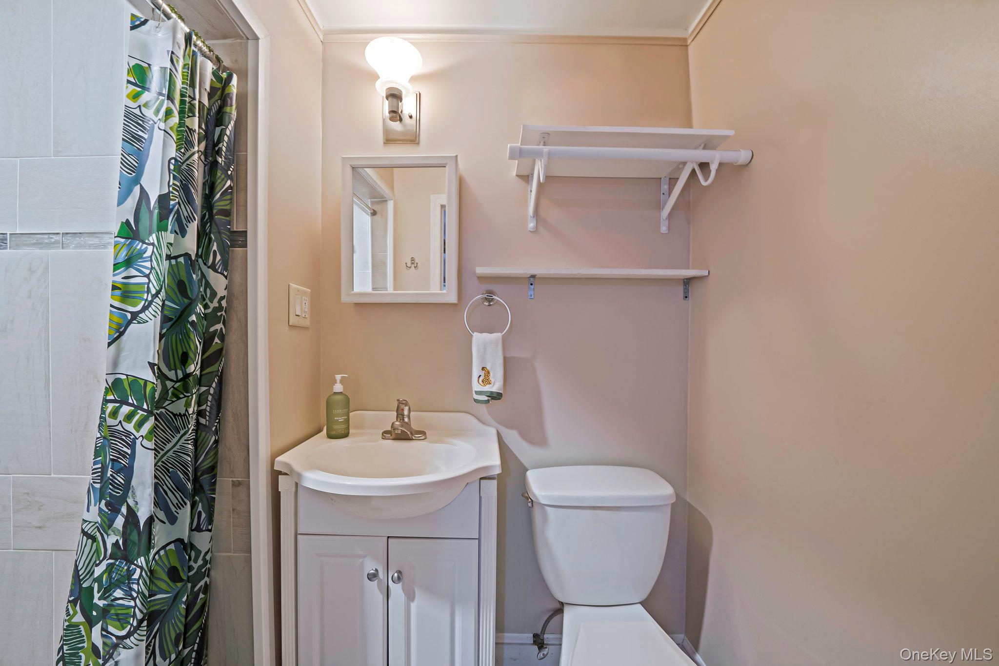West Islip, New York, 11795, United States, 4 Bedrooms Bedrooms, ,4 BathroomsBathrooms,Residential,For Sale,1925742