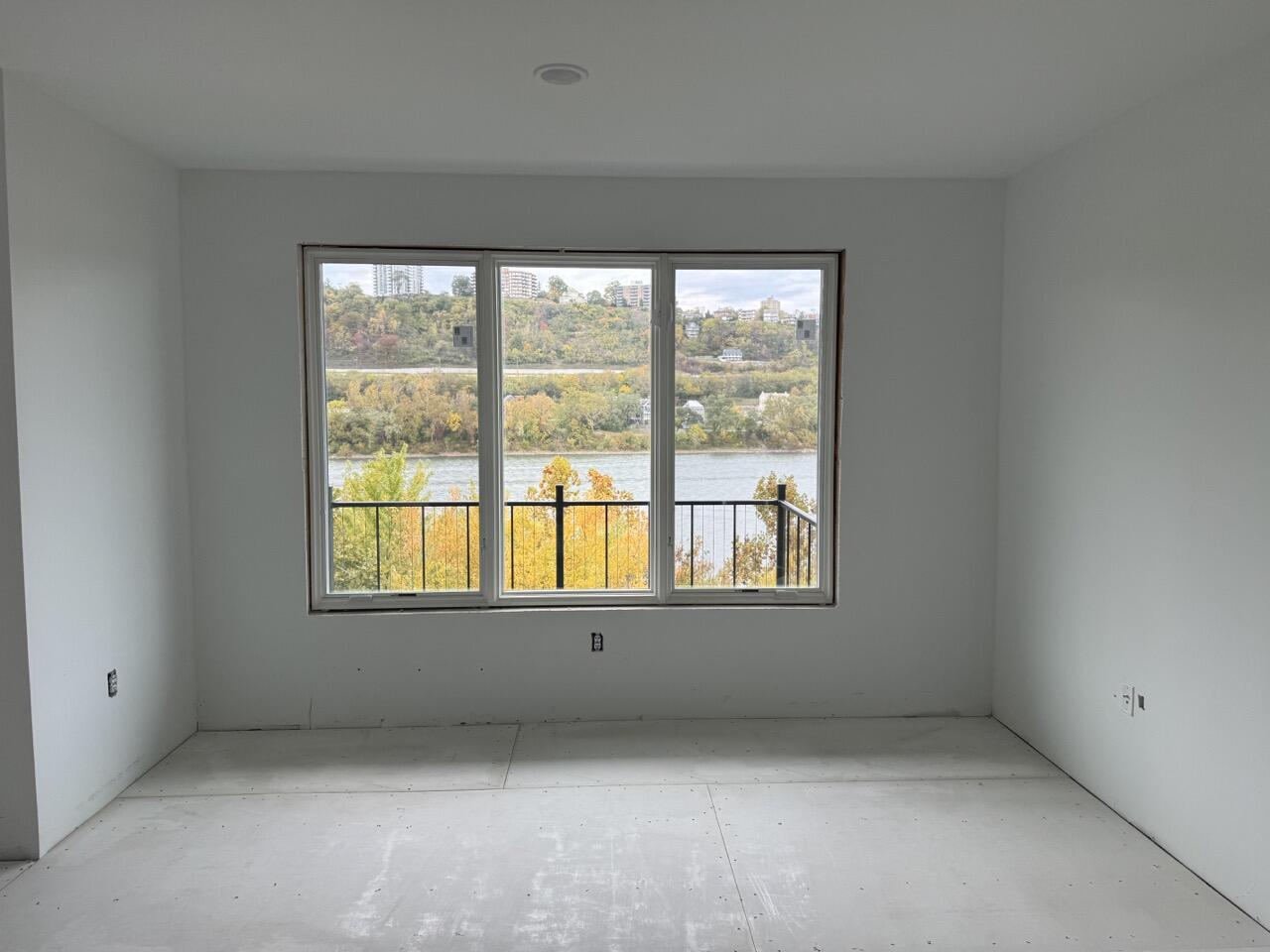 739 Manhattan Boulevard Unit 202, Dayton, Kentucky, 41074, United States, 2 Bedrooms Bedrooms, ,3 BathroomsBathrooms,Residential,For Sale,739 Manhattan Boulevard Unit 202,1264962