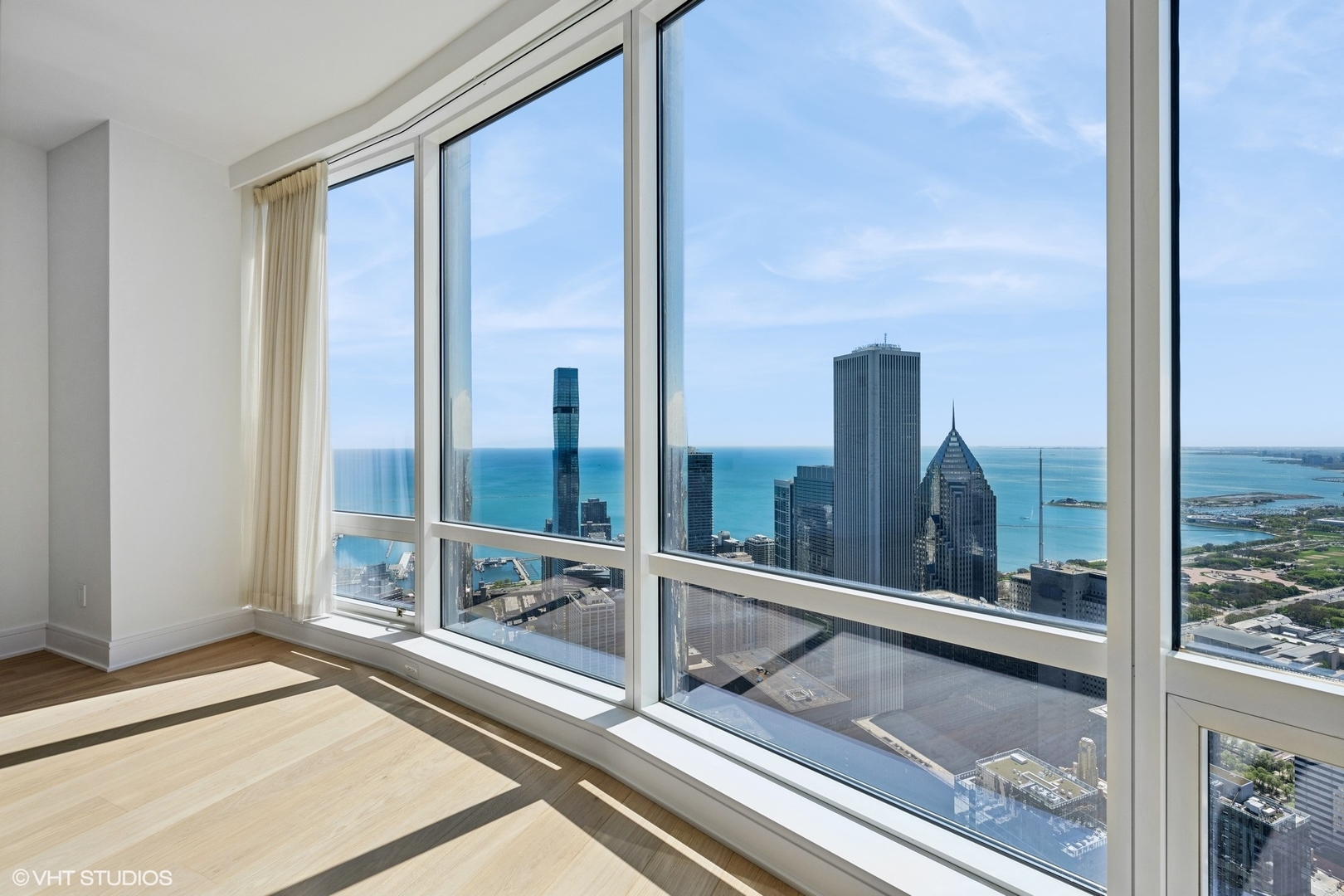 Chicago, Illinois, 60611, United States, 3 Bedrooms Bedrooms, ,4 BathroomsBathrooms,Residential,For Sale,1908723