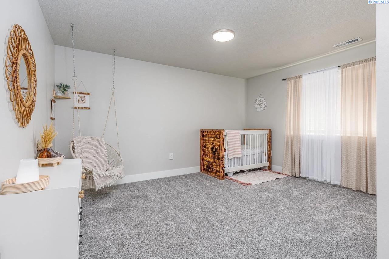 Kennewick, Washington, 99336, United States, 7 Bedrooms Bedrooms, ,7 BathroomsBathrooms,Residential,For Sale,1983847