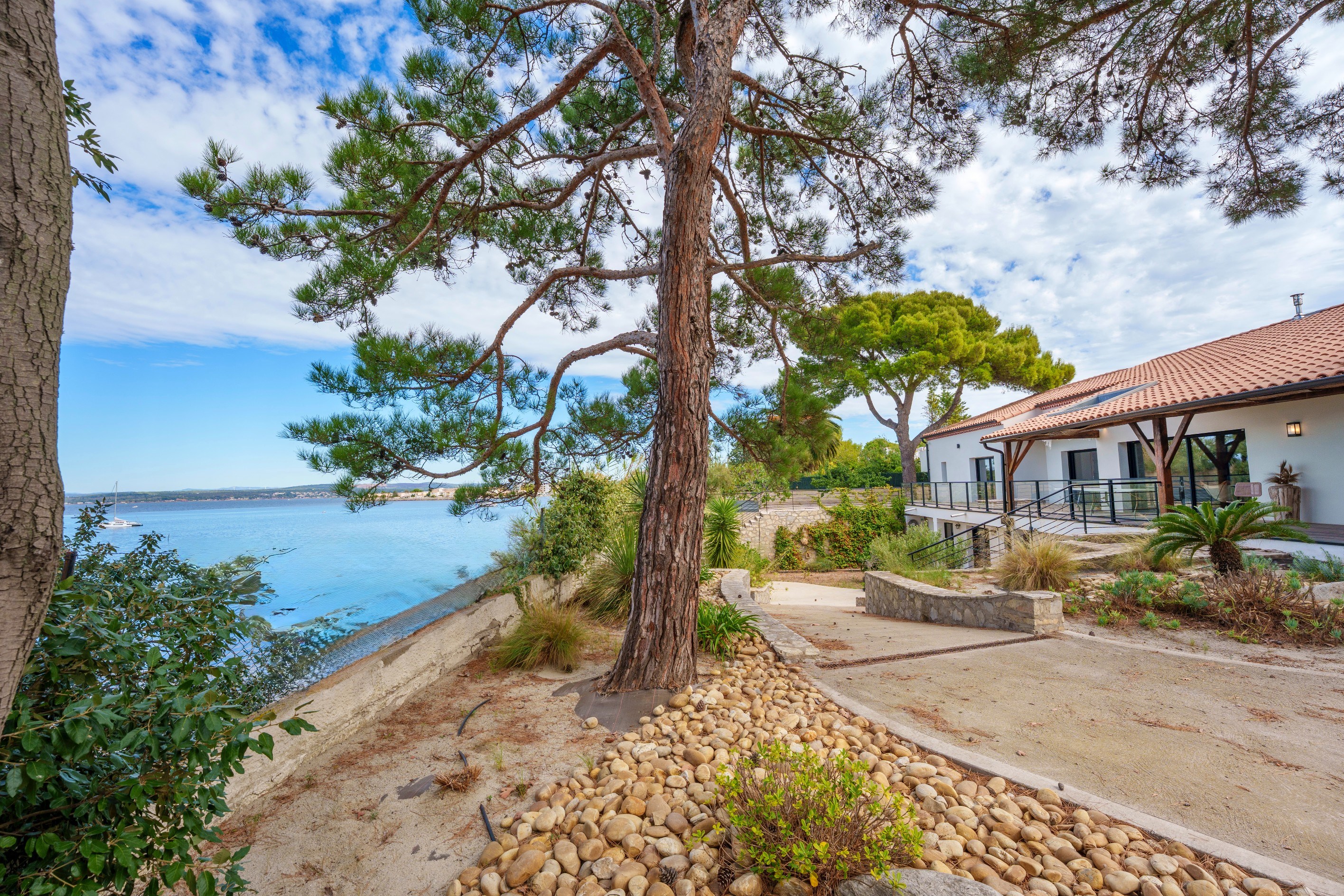  Stunning views of the Thau Lagoon_ Contemporary home with private access to the… - 物件實景