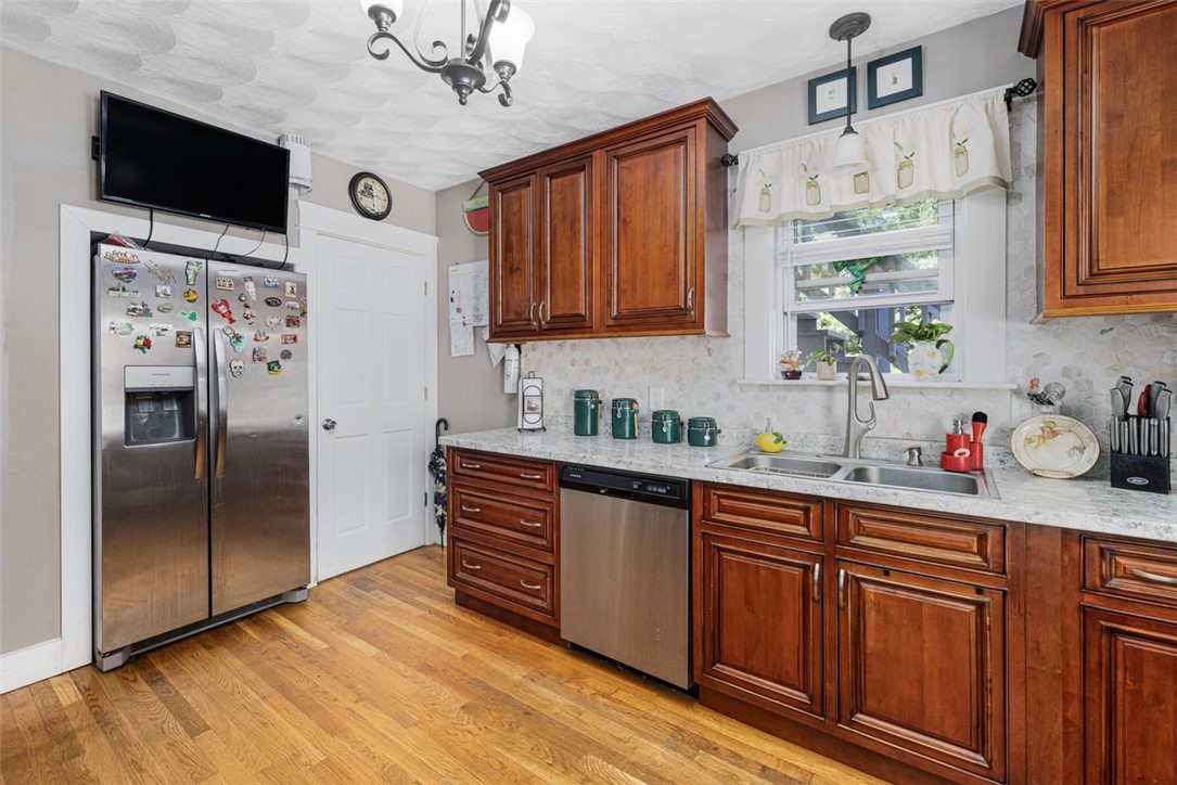 Cranston, Rhode Island, 02910, United States, 3 Bedrooms Bedrooms, ,3 BathroomsBathrooms,Residential,For Sale,1969292