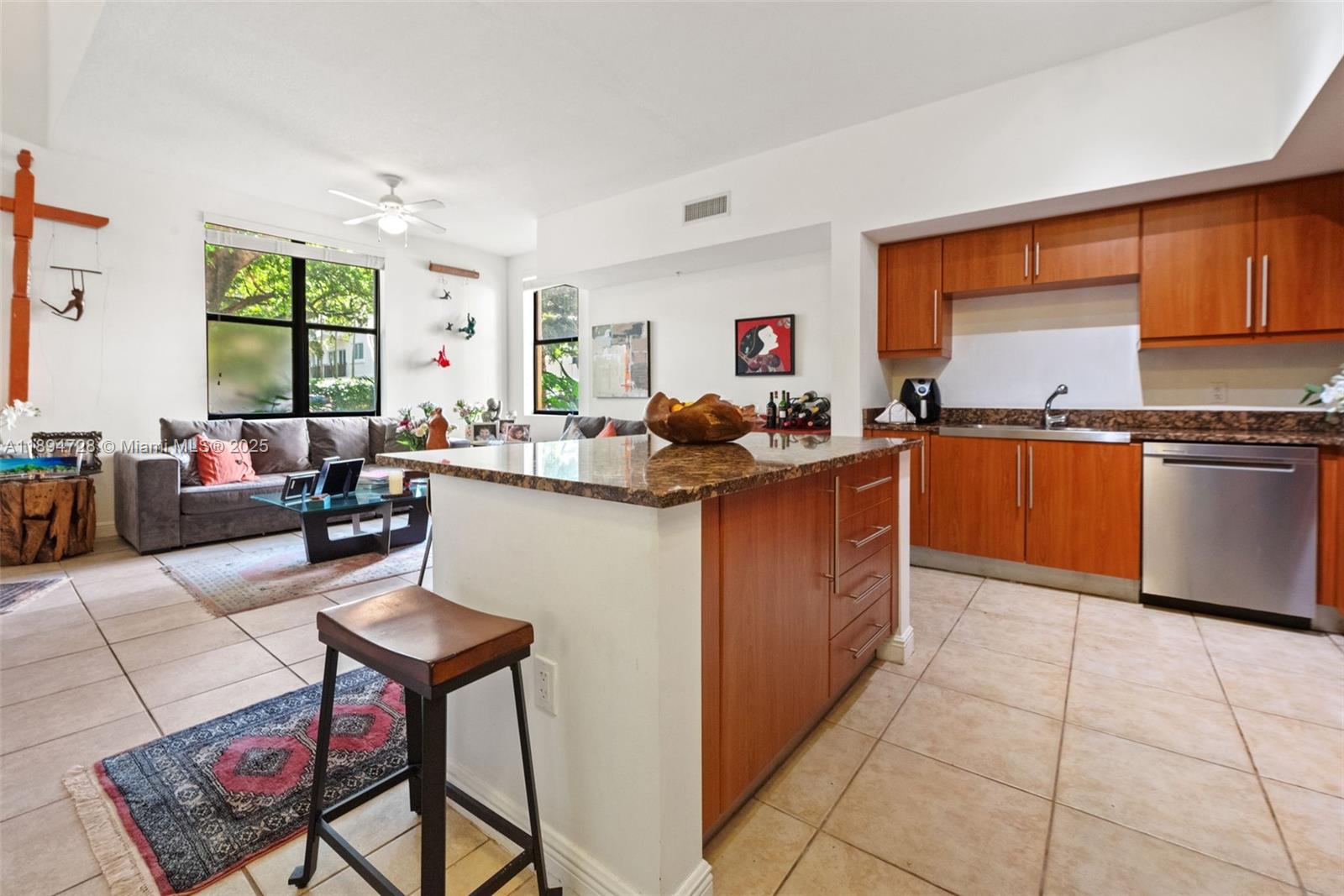 Coral Gables, Florida, 33134, United States, 1 Bedroom Bedrooms, ,2 BathroomsBathrooms,Residential,For Sale,1963892