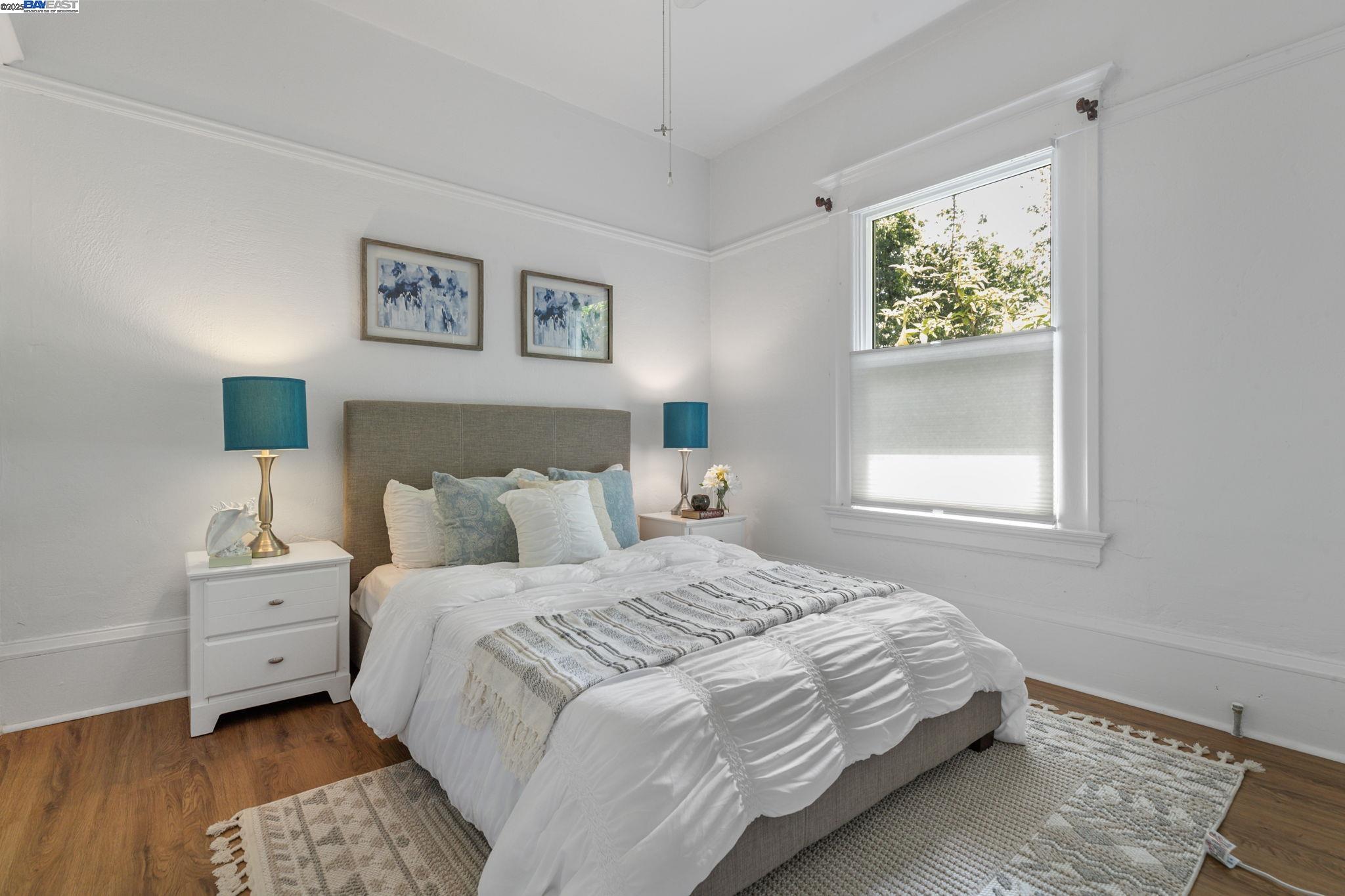 Oakland, California, 94606, United States, 3 Bedrooms Bedrooms, ,2 BathroomsBathrooms,Residential,For Sale,1839089