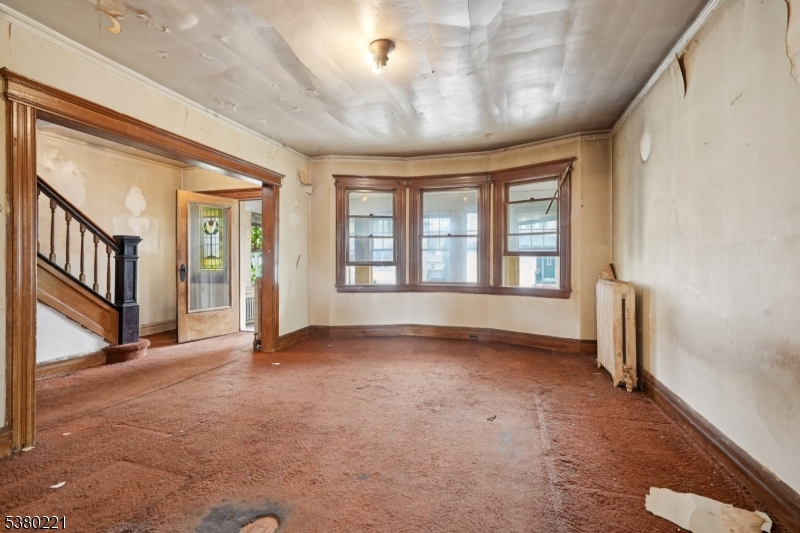 Maplewood Twp., New Jersey, 07040, United States, 5 Bedrooms Bedrooms, ,3 BathroomsBathrooms,Residential,For Sale,1933003