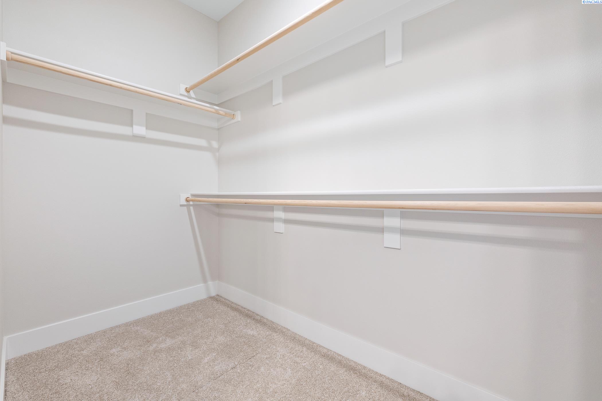 Kennewick, Washington, 99338, United States, 4 Bedrooms Bedrooms, ,2 BathroomsBathrooms,Residential,For Sale,1987872