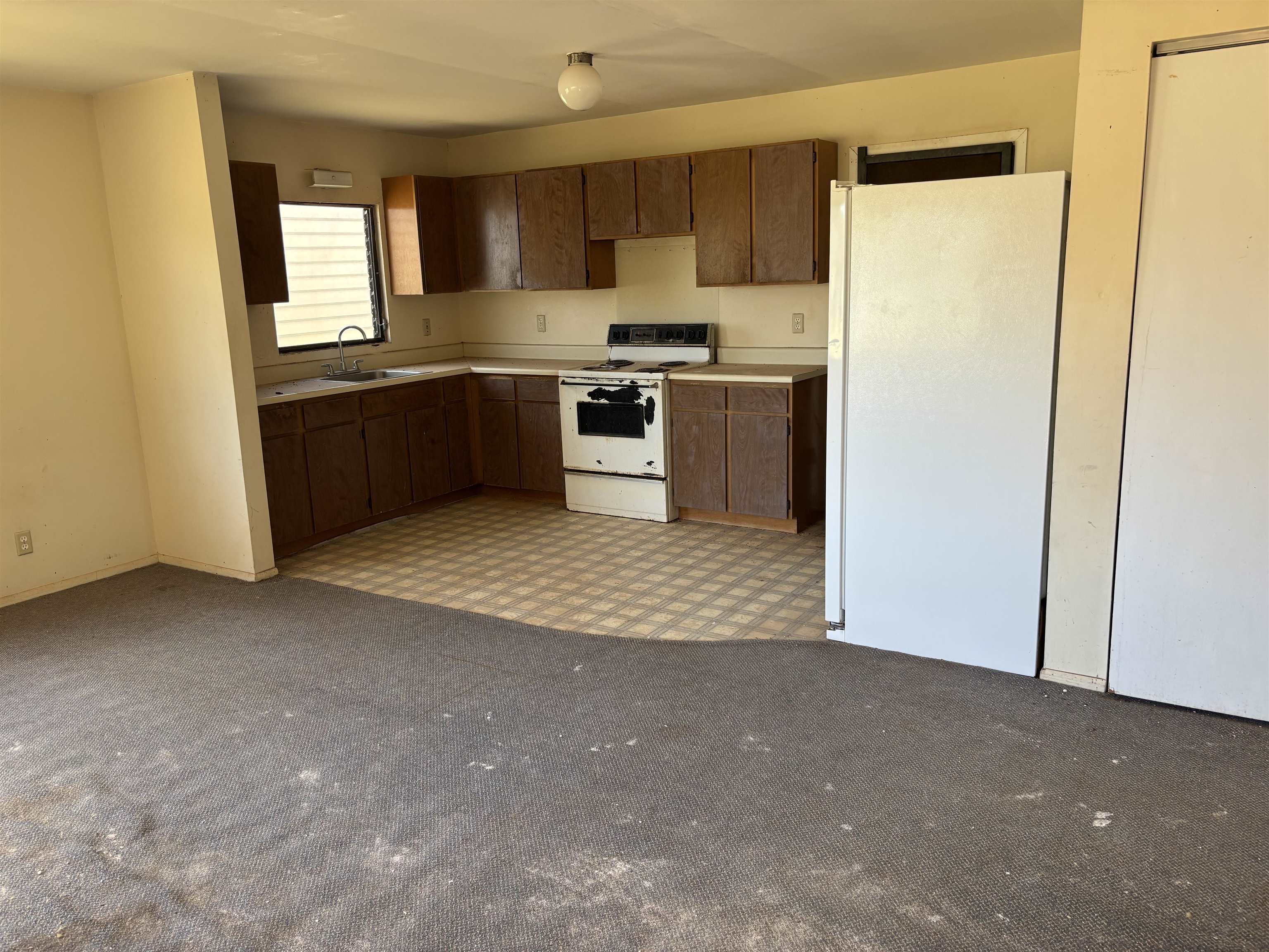 Kaunakakai, Hawaii, 96748, United States, 2 Bedrooms Bedrooms, ,1 BathroomBathrooms,Residential,For Sale,1917181