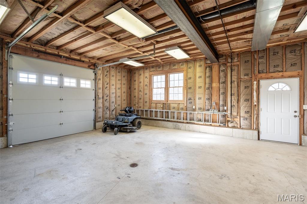 Elsberry, Missouri, 63343, United States, 3 Bedrooms Bedrooms, ,2 BathroomsBathrooms,Residential,For Sale,1828292