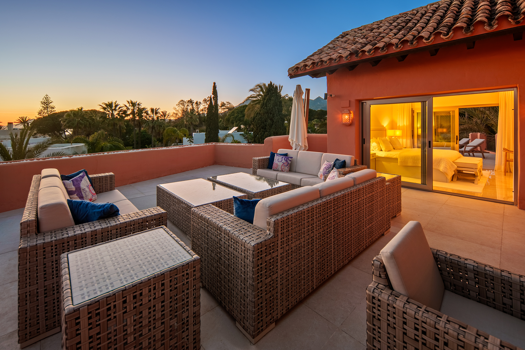  Duplex penthouse with sea views in gated beachfront community, Marbella East - 物件實景