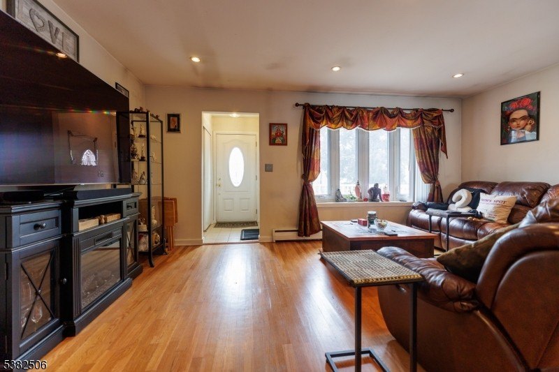 Linden City, New Jersey, 07036-3639, United States, 3 Bedrooms Bedrooms, ,3 BathroomsBathrooms,Residential,For Sale,1973750