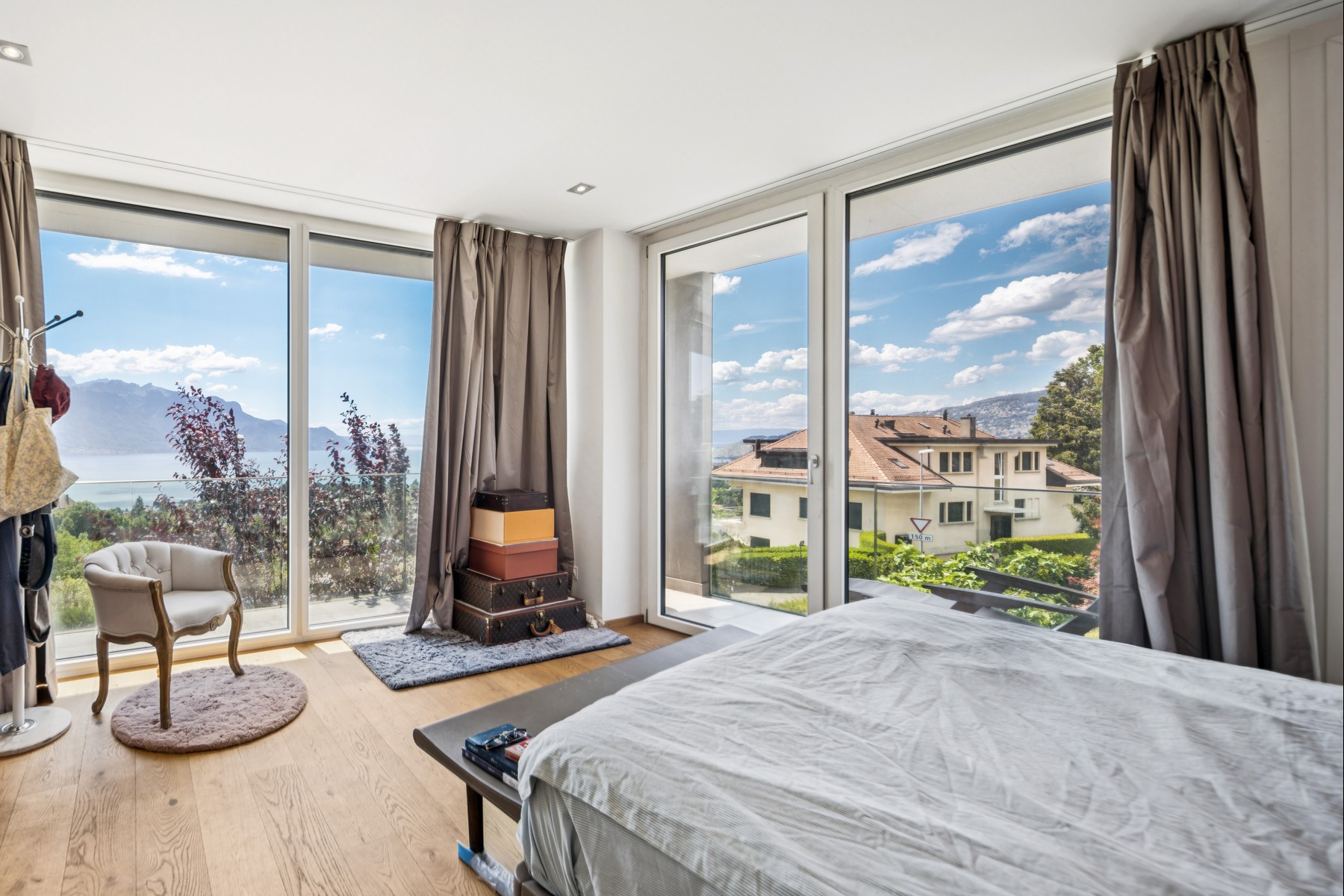  Panoramic view from this contemporary villa - 物件實景