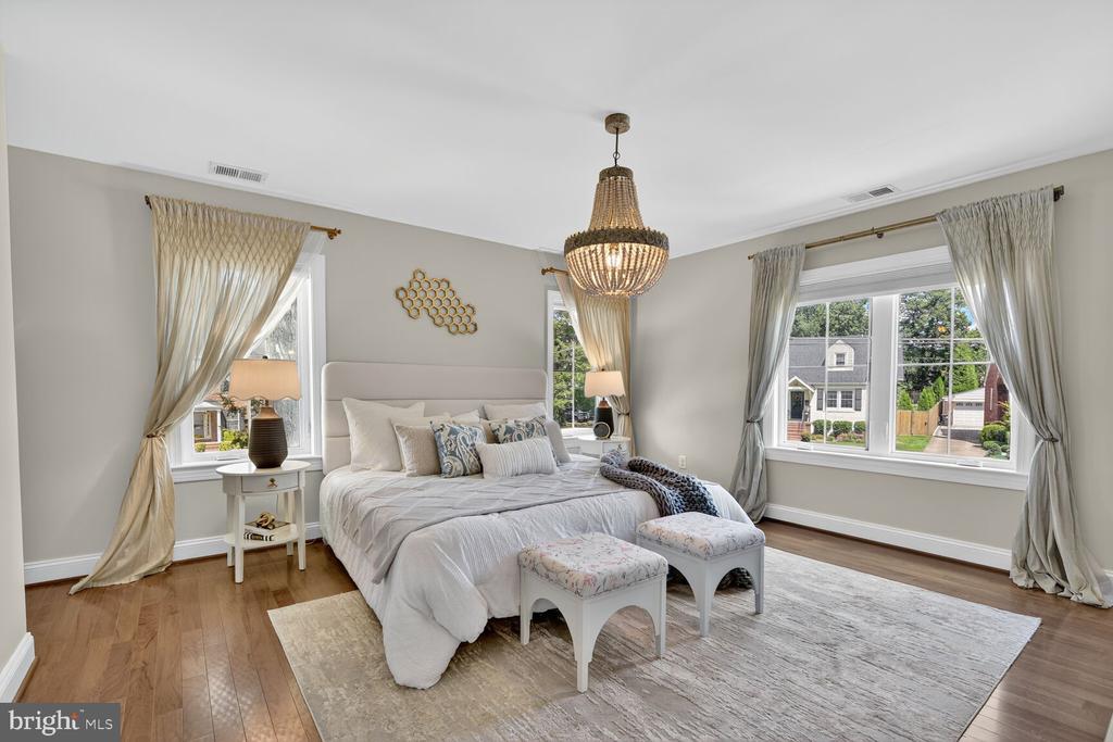 Arlington, Virginia, 22213, United States, 5 Bedrooms Bedrooms, ,5 BathroomsBathrooms,Residential,For Sale,1982488