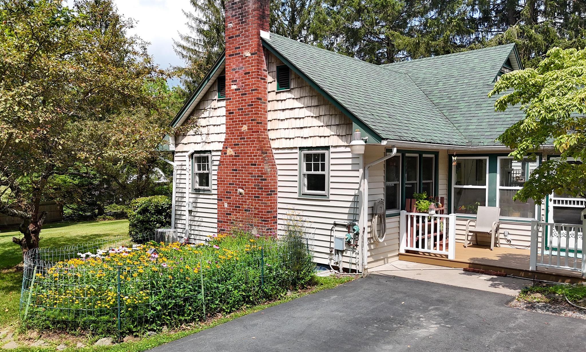 Fallsburg, New York, 12779, United States, 4 Bedrooms Bedrooms, ,2 BathroomsBathrooms,Residential,For Sale,1908547