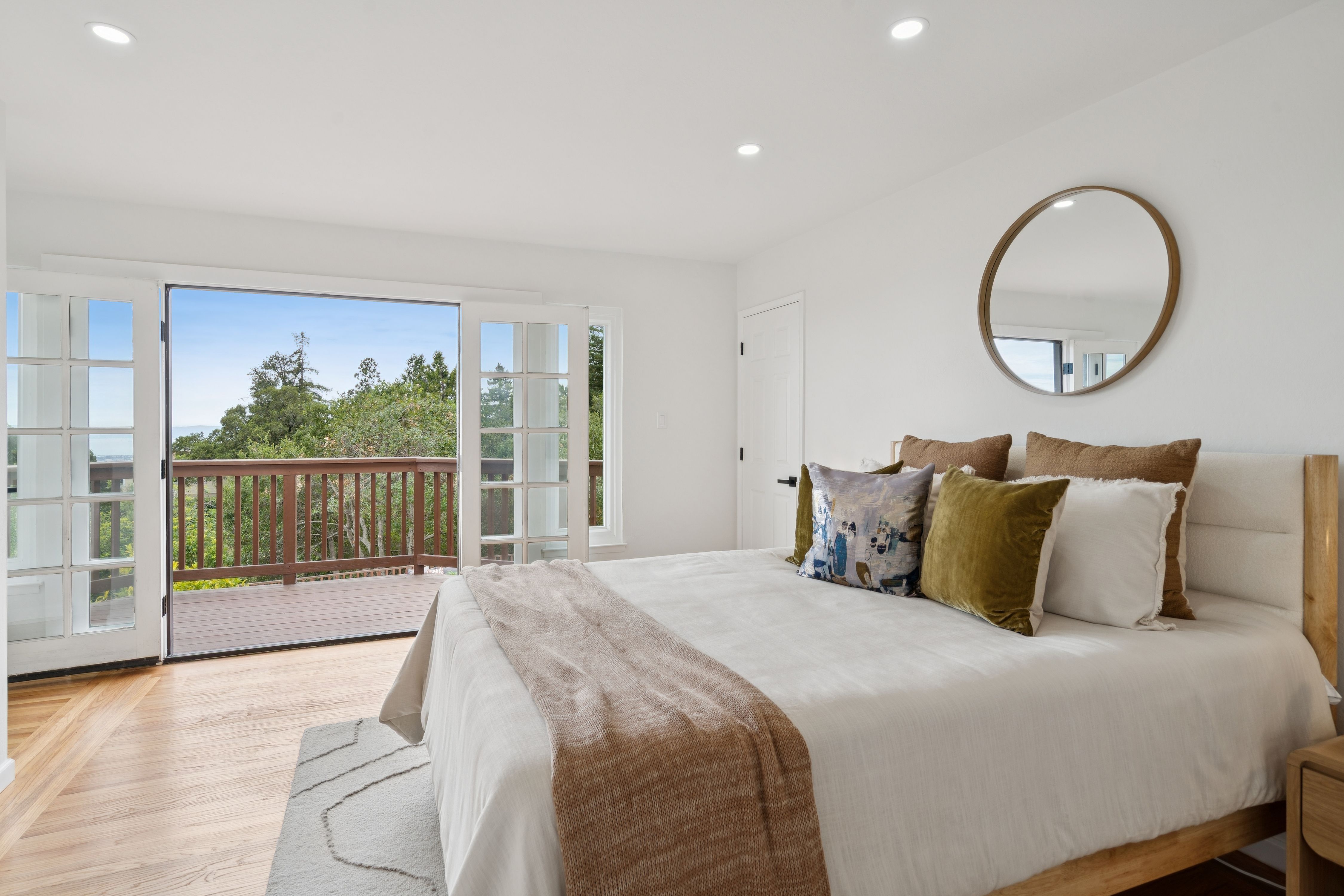  Stunning Crestmont Hillside Retreat with Sweeping Bay Views - 物件實景