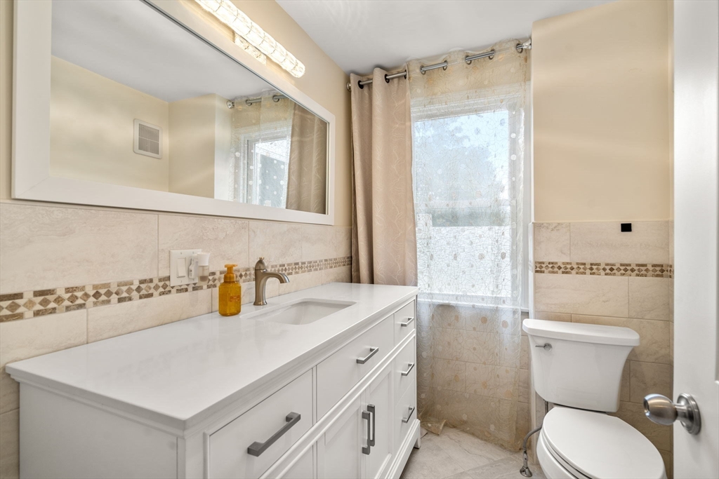 Needham, Massachusetts, 02494, United States, 4 Bedrooms Bedrooms, ,6 BathroomsBathrooms,Residential,For Sale,1995661