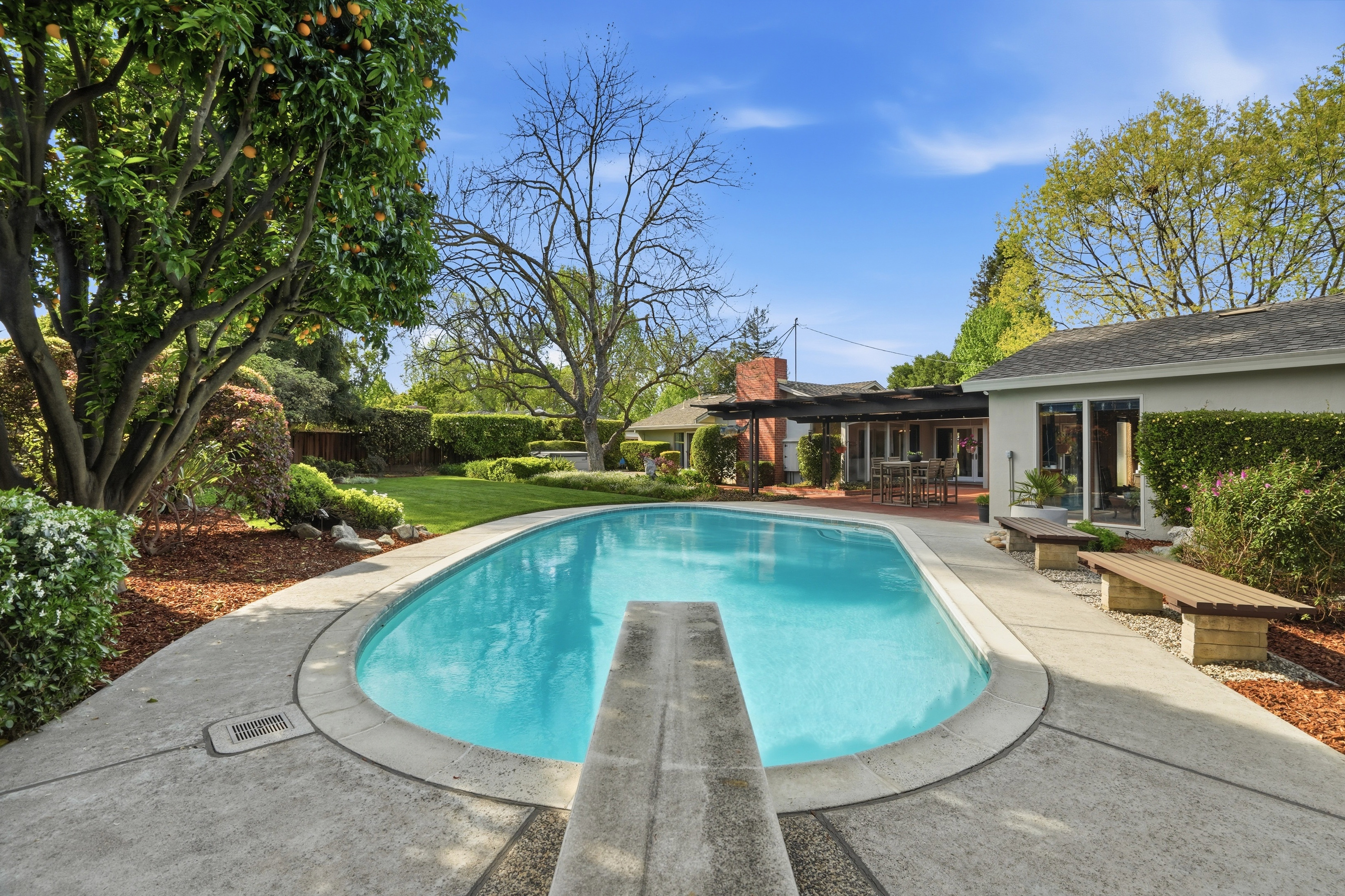  Single-Level Rancher in Coveted Neighborhood - 物件實景