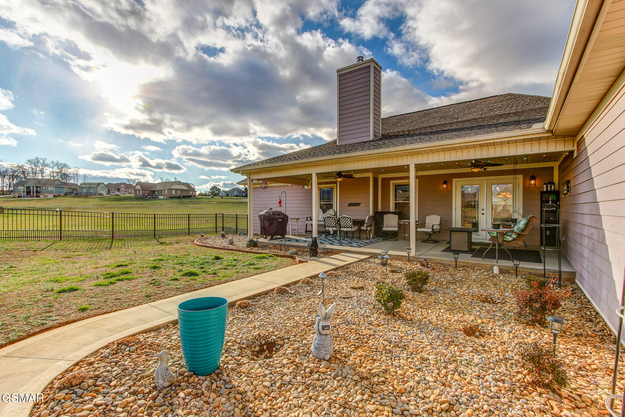 Walland, Tennessee, 37886, United States, 3 Bedrooms Bedrooms, ,2 BathroomsBathrooms,Residential,For Sale,2010982