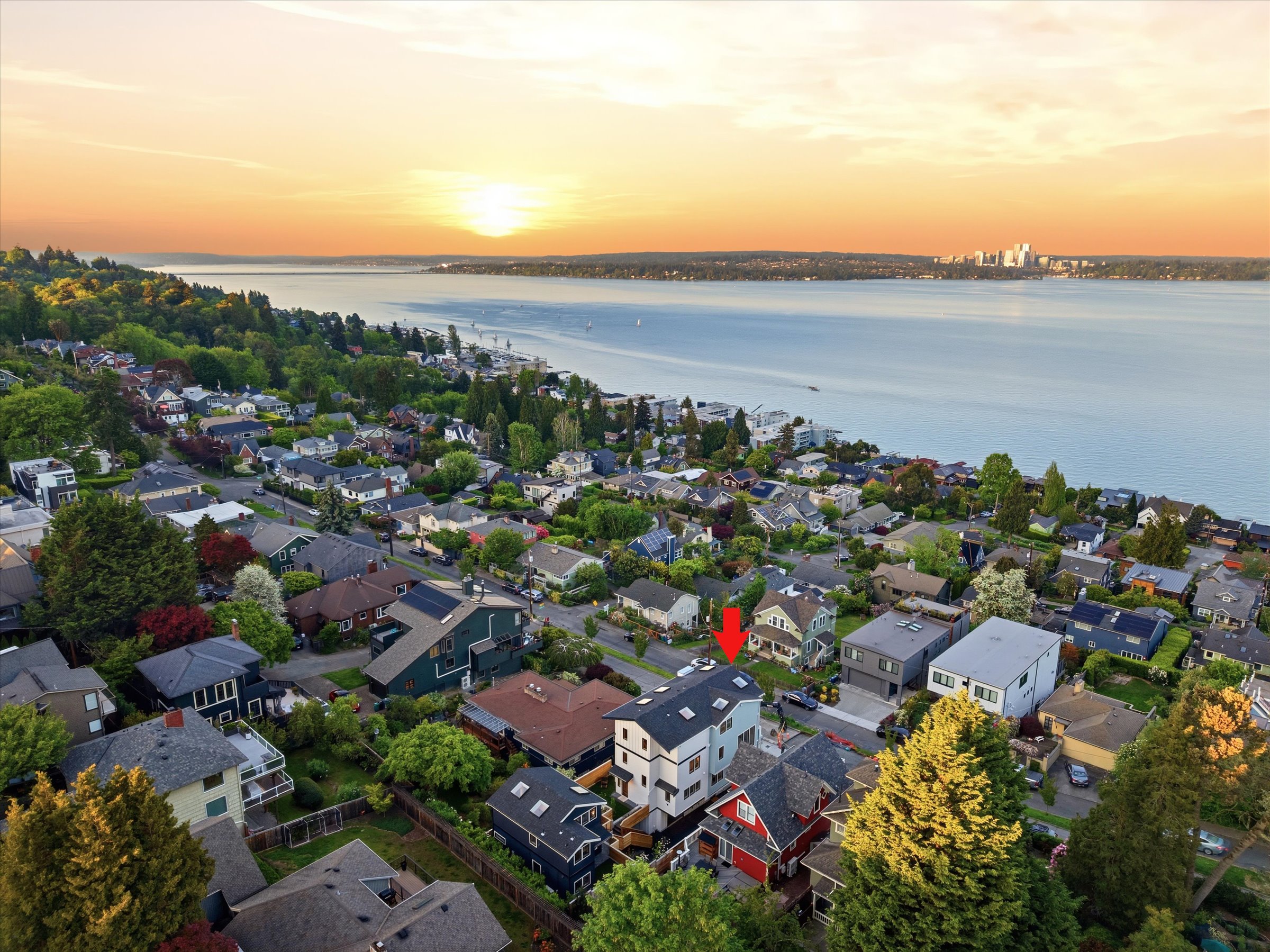  909 32nd Ave S Unit #B, Seattle, WA 98144 - 物件實景