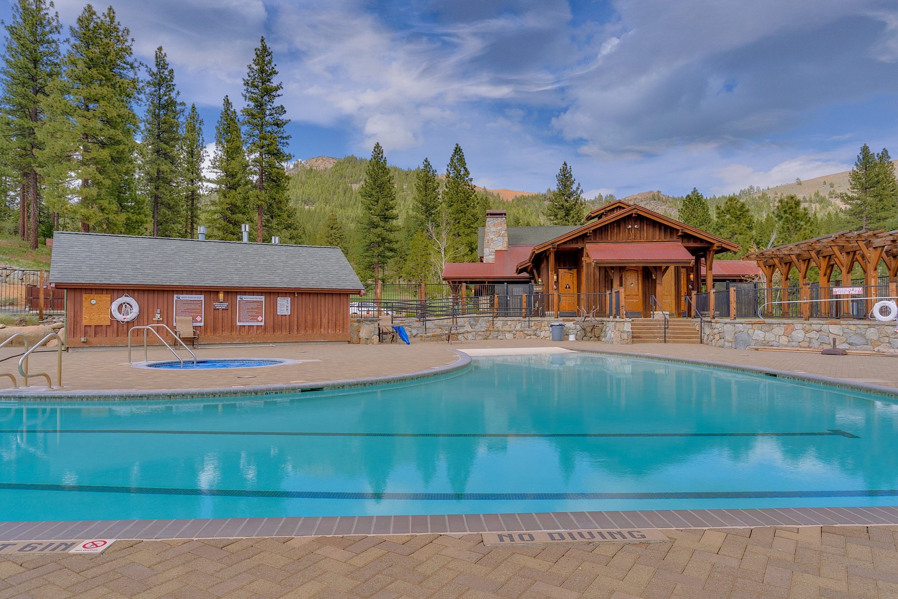  Private Estate Living Along the Fairways of Grizzly Ranch - 物件實景
