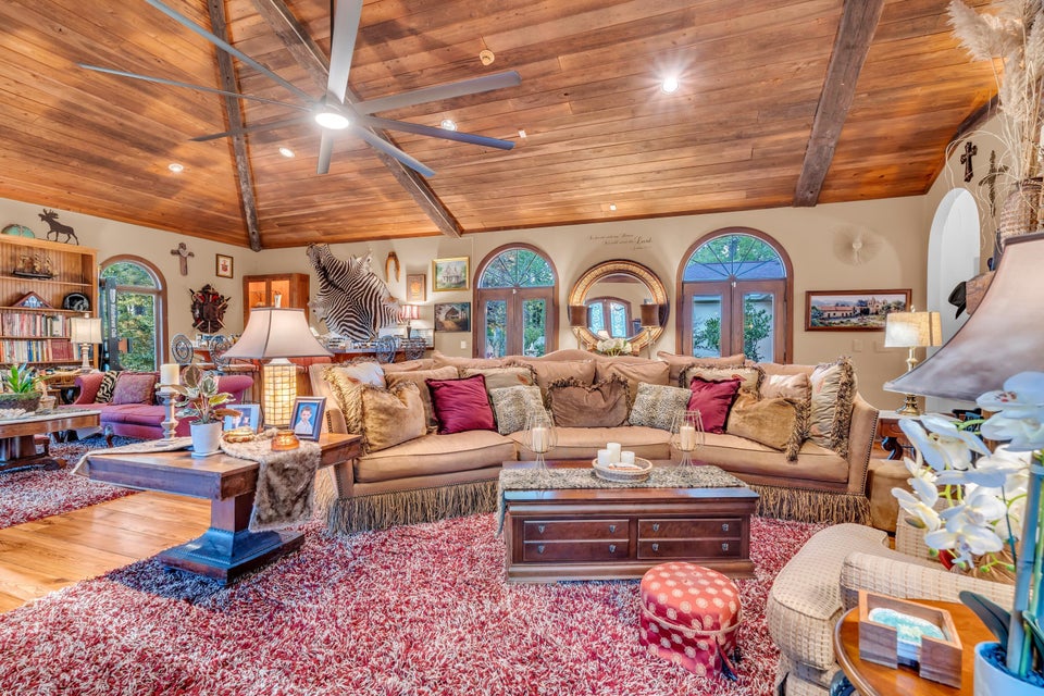 Columbus, Mississippi, 39705, United States, 4 Bedrooms Bedrooms, ,4 BathroomsBathrooms,Residential,For Sale,1976327