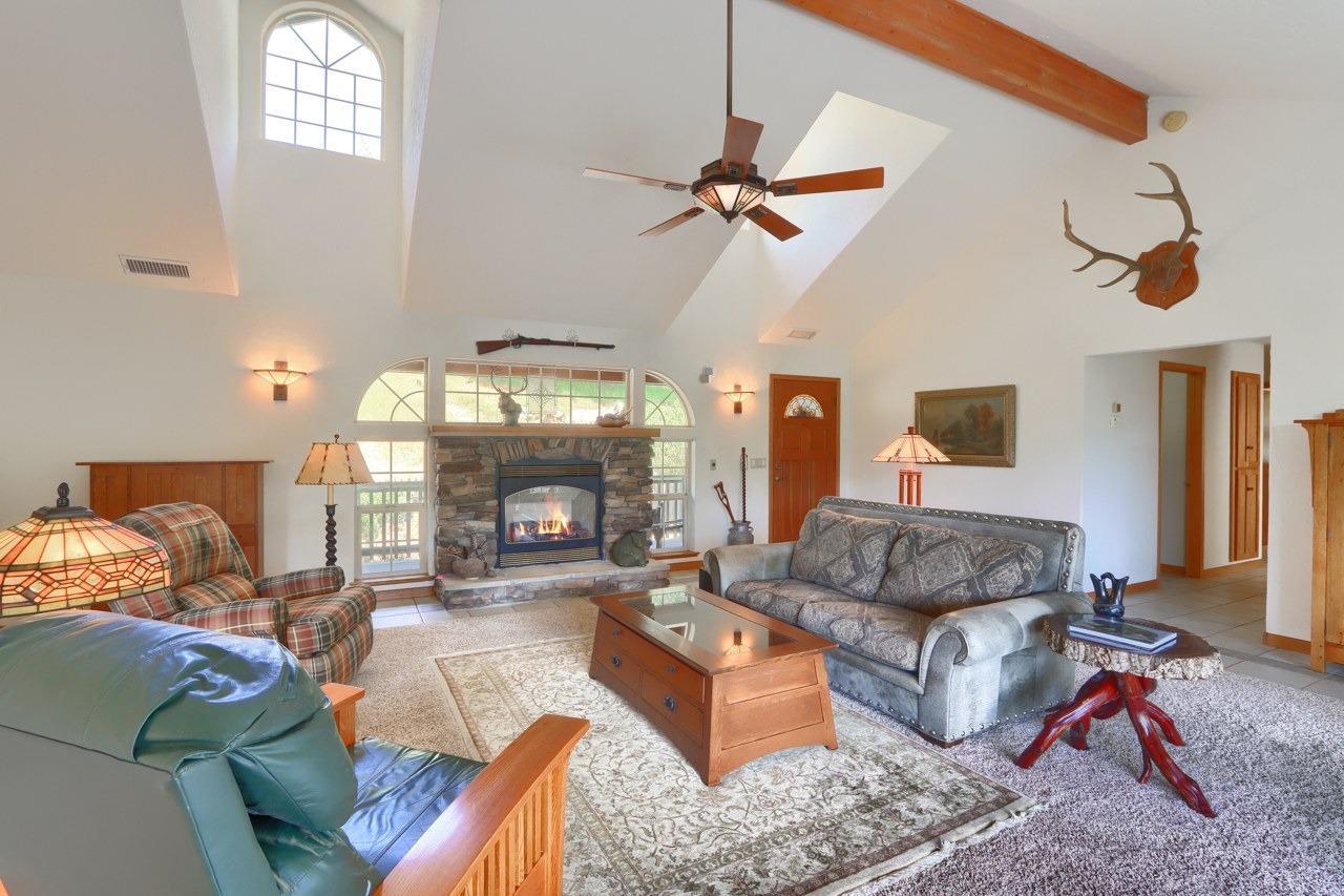 Mariposa, California, 95338, United States, 3 Bedrooms Bedrooms, ,3 BathroomsBathrooms,Residential,For Sale,1988847