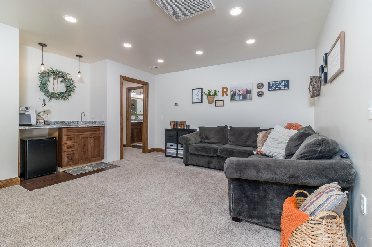 Bonners Ferry, Idaho, 83805, United States, 5 Bedrooms Bedrooms, ,3 BathroomsBathrooms,Residential,For Sale,1942969