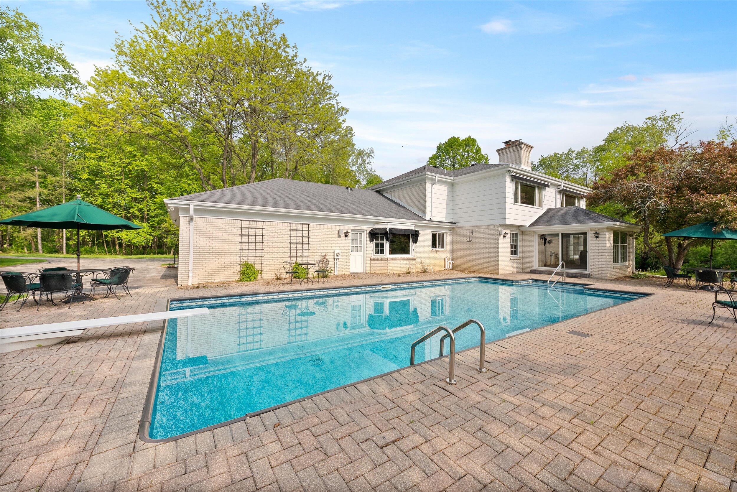 Mequon, Wisconsin, 53097, United States, 5 Bedrooms Bedrooms, ,5 BathroomsBathrooms,Residential,For Sale,1907648
