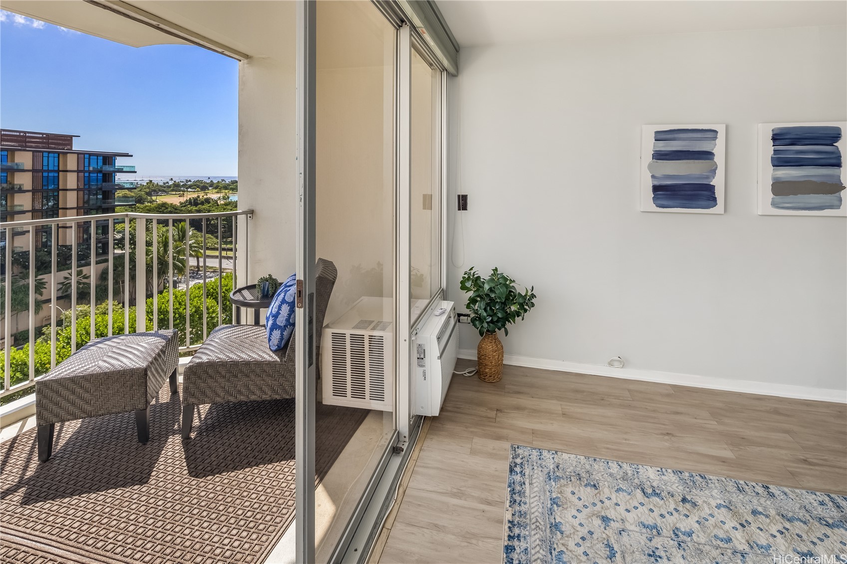 Honolulu, Hawaii, 96814, United States, 2 Bedrooms Bedrooms, ,2 BathroomsBathrooms,Residential,For Sale,1991351