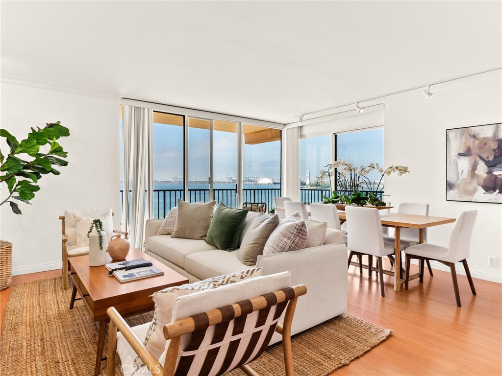 Long Beach, California, 90802, United States, 2 Bedrooms Bedrooms, ,Residential,For Sale,1905979